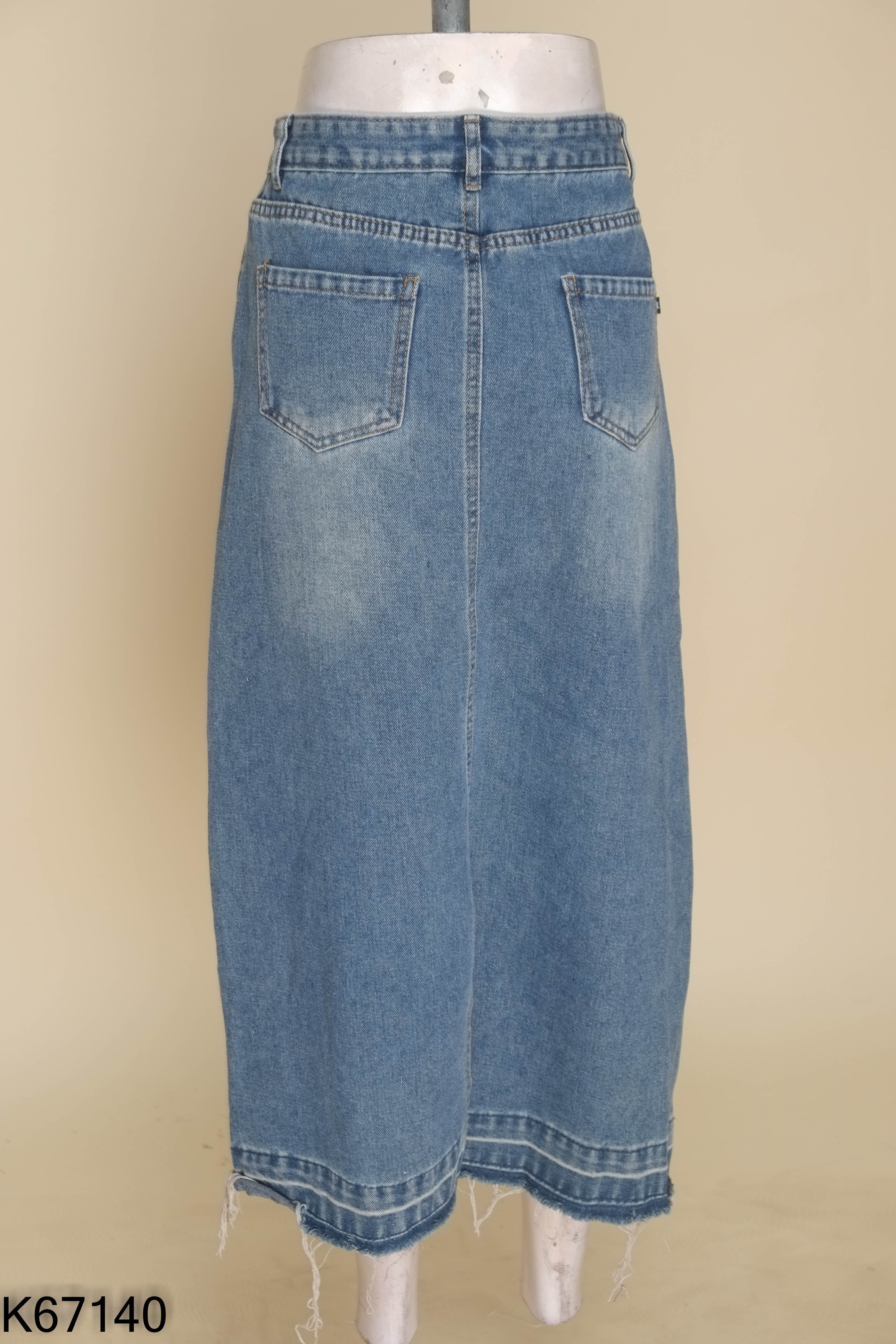Chân váy jeans xanh tua rua