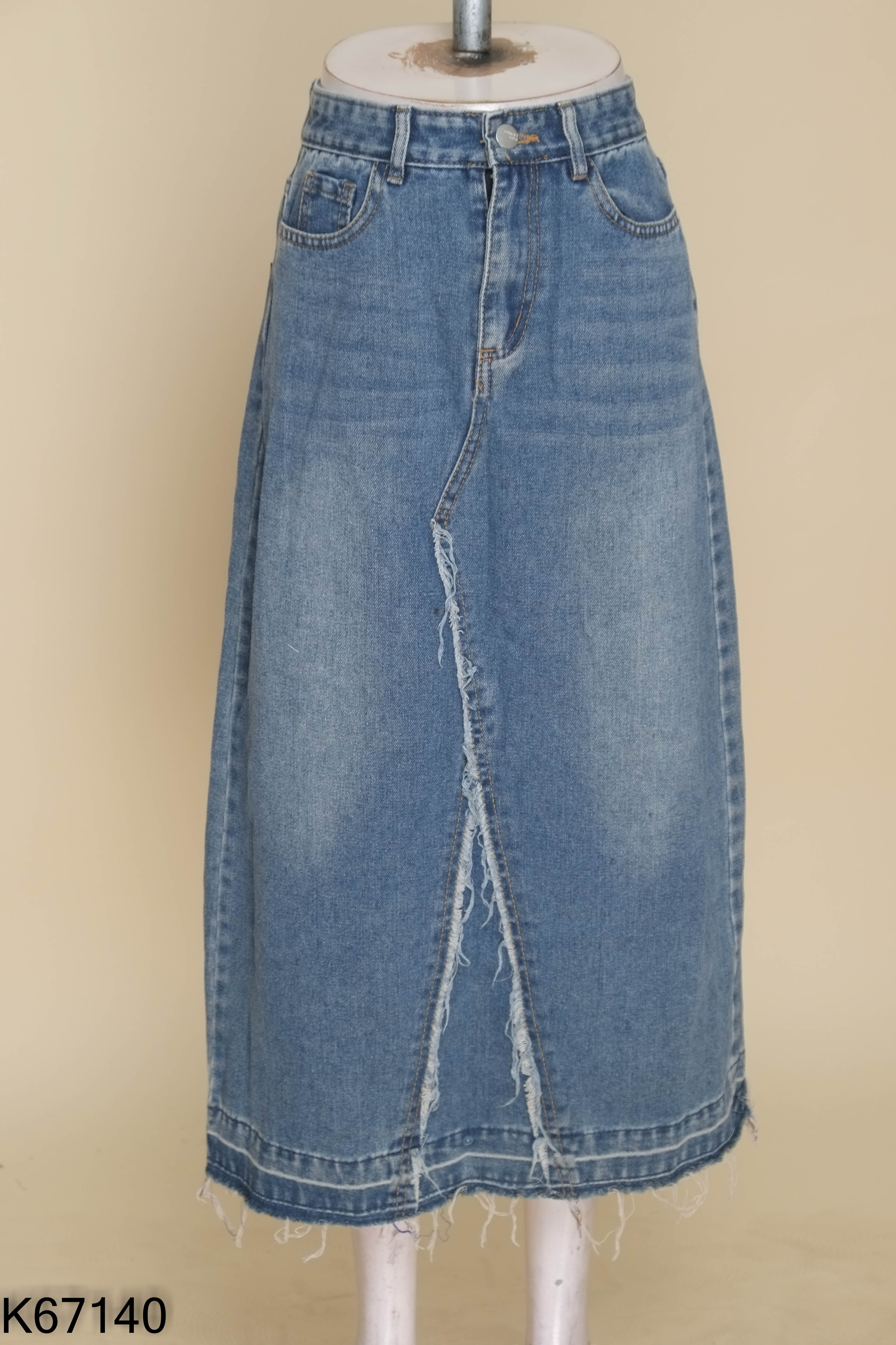 Chân váy jeans xanh tua rua