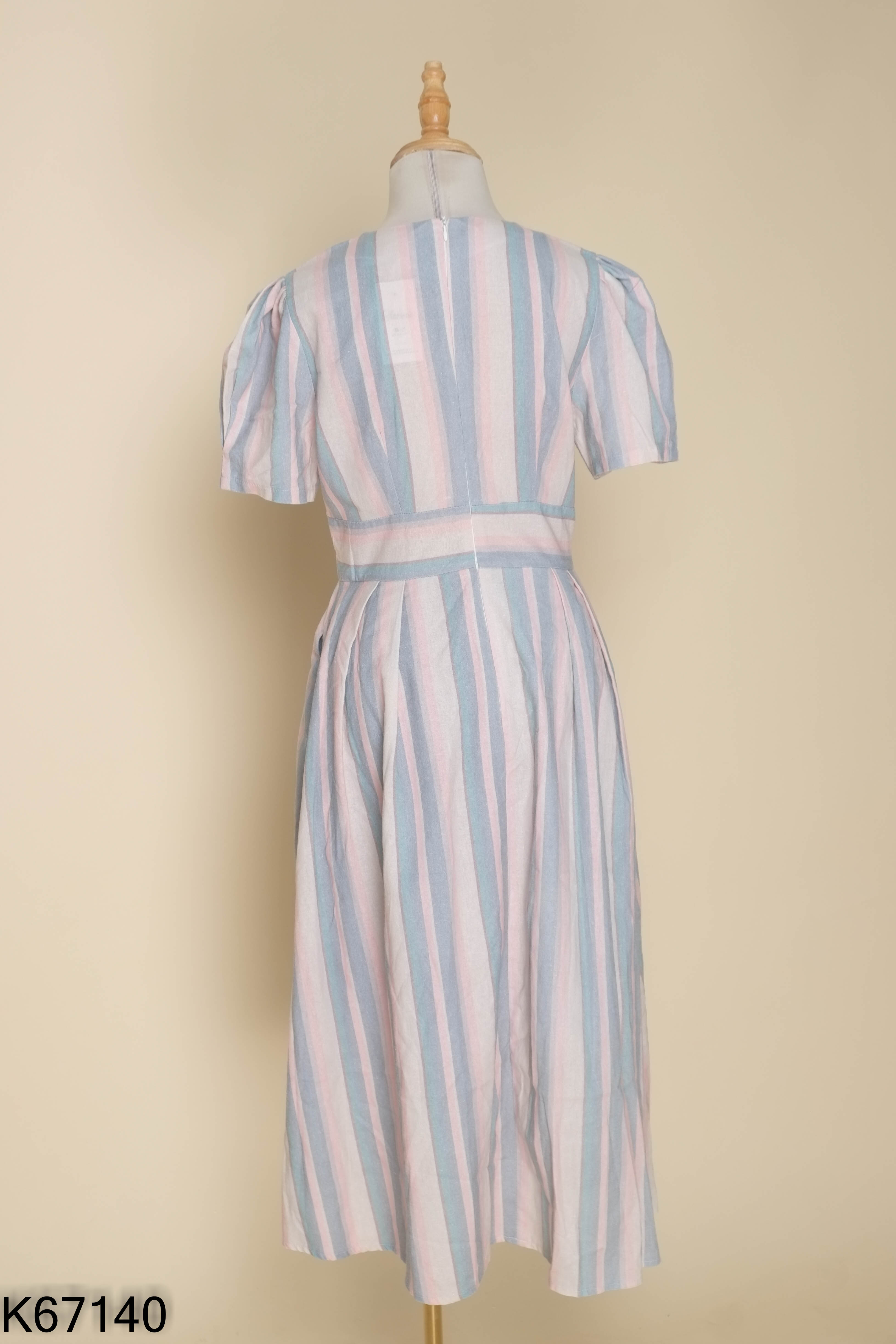 Váy linen kẻ xanh hồng