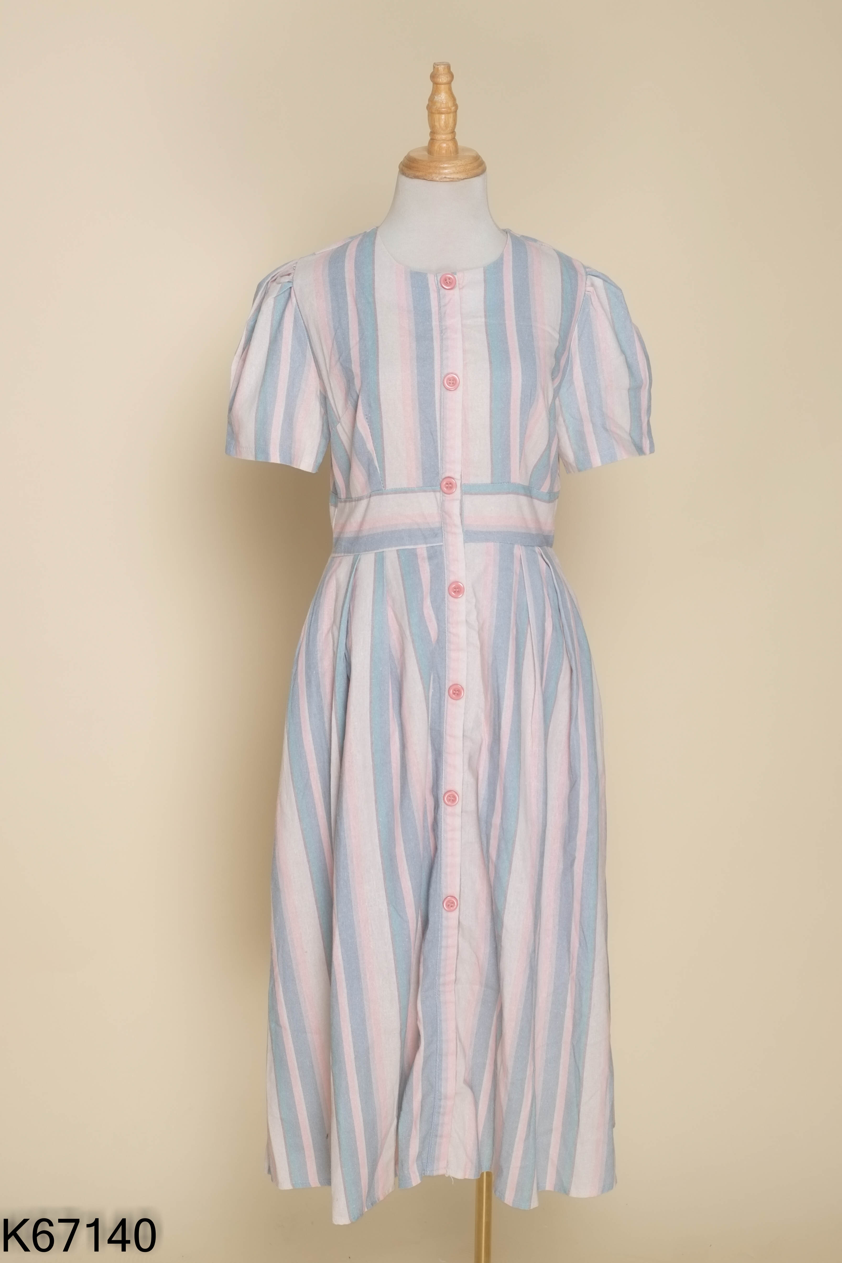 Váy linen kẻ xanh hồng