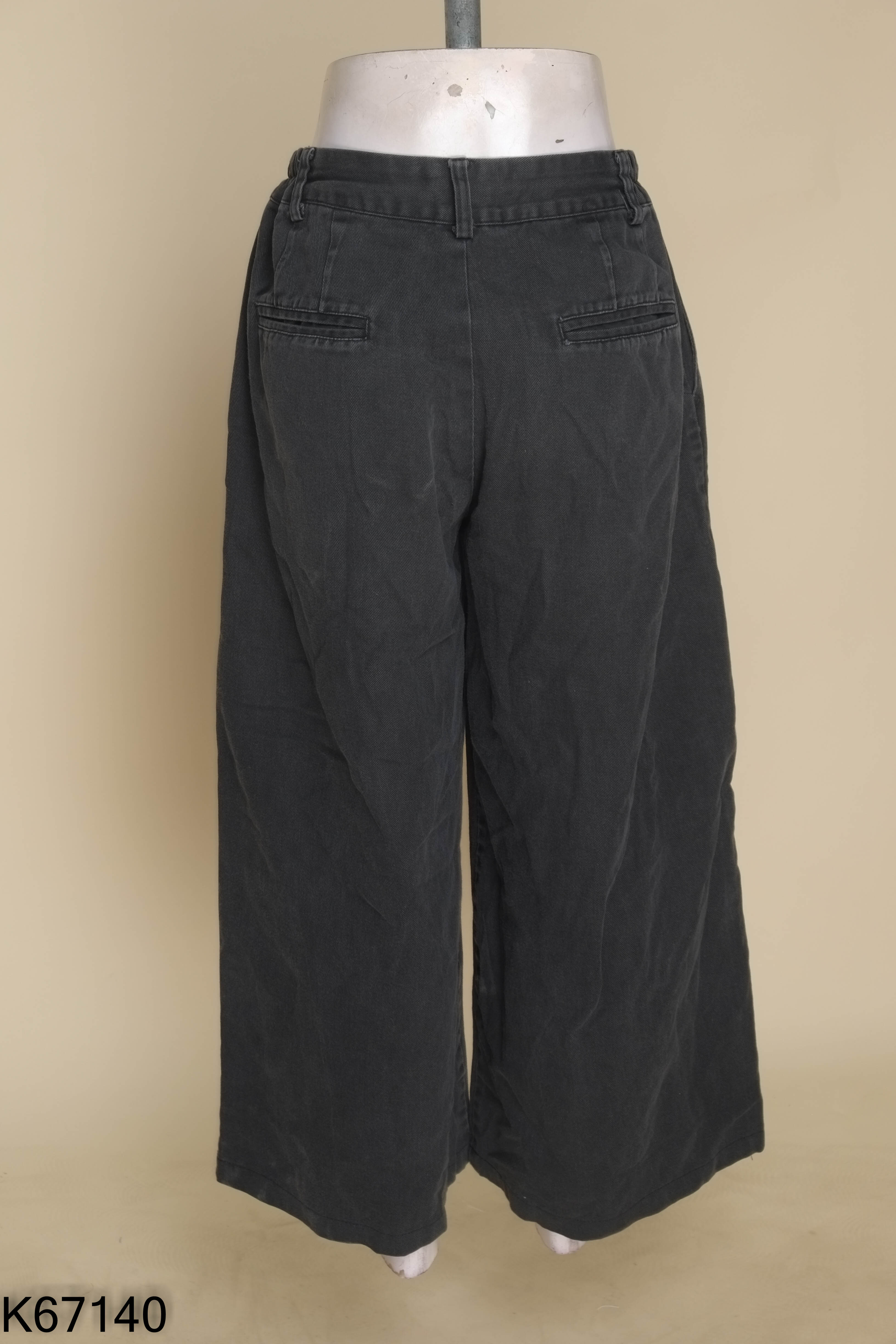 Quần jeans đen ống rộng