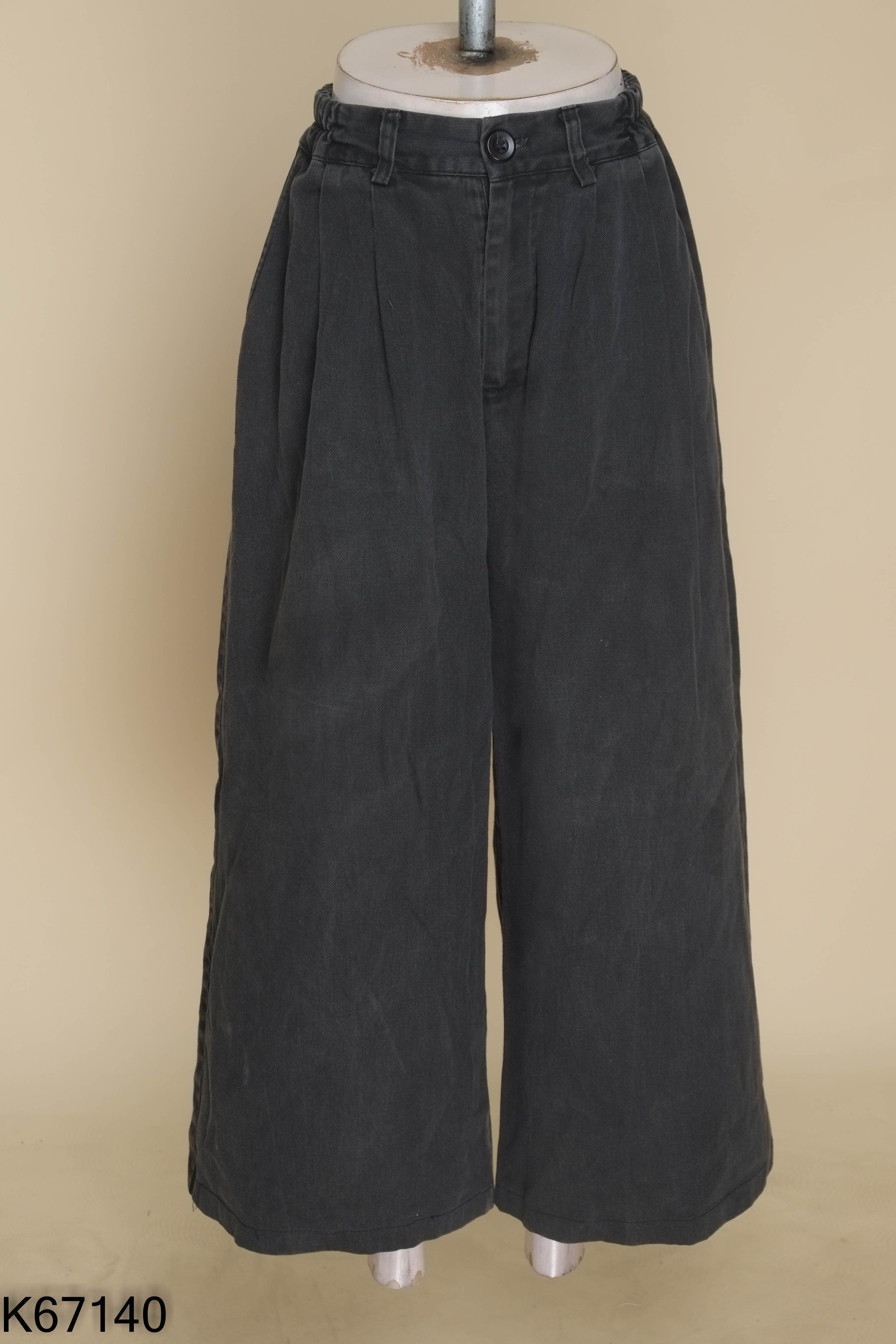 Quần jeans đen ống rộng