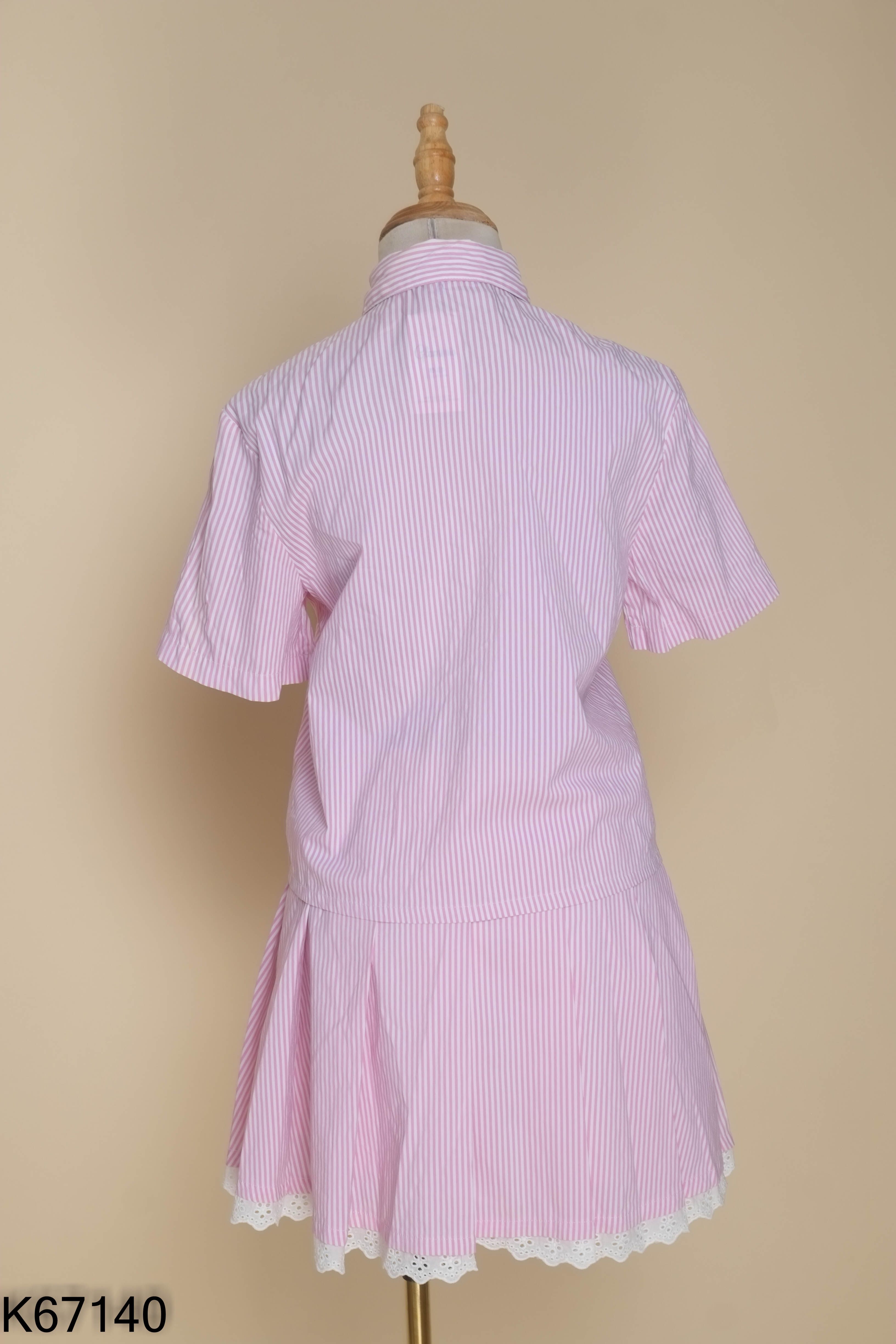 SET Áo croptop hồng kẻ + chân váy viền ren be