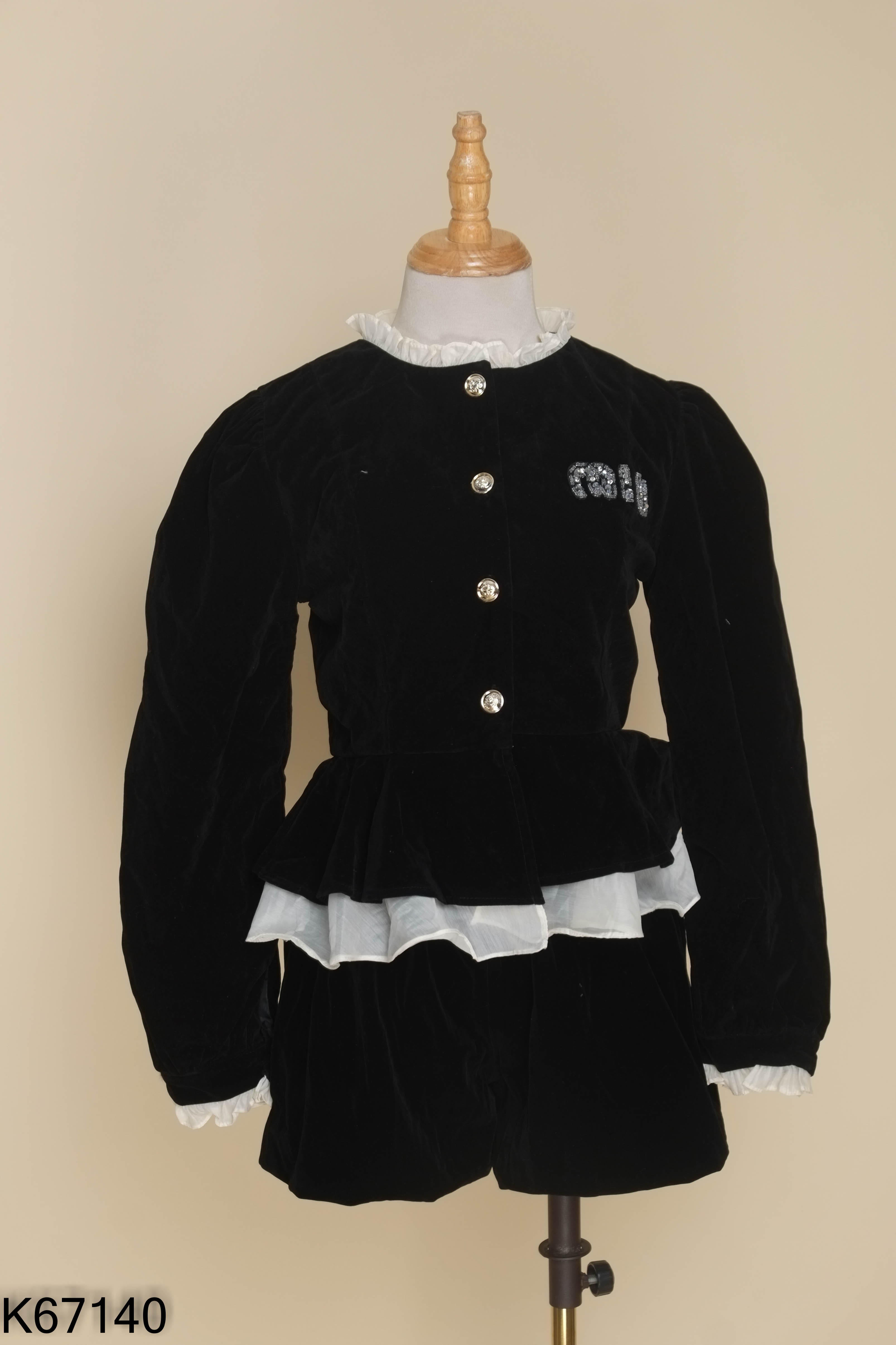 SET Áo đen nhung dài tay + quần short