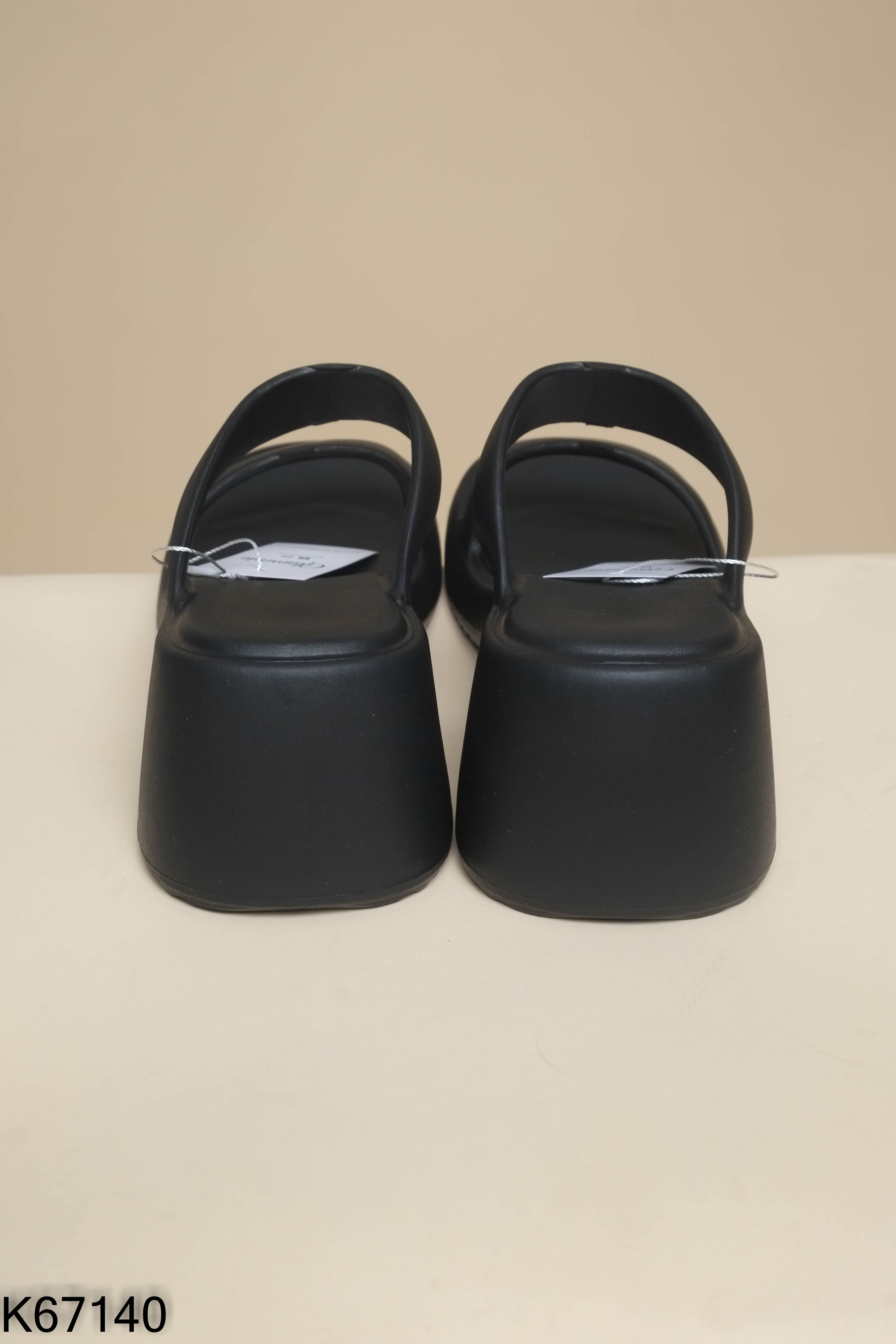 NEW Sandals đen trơn