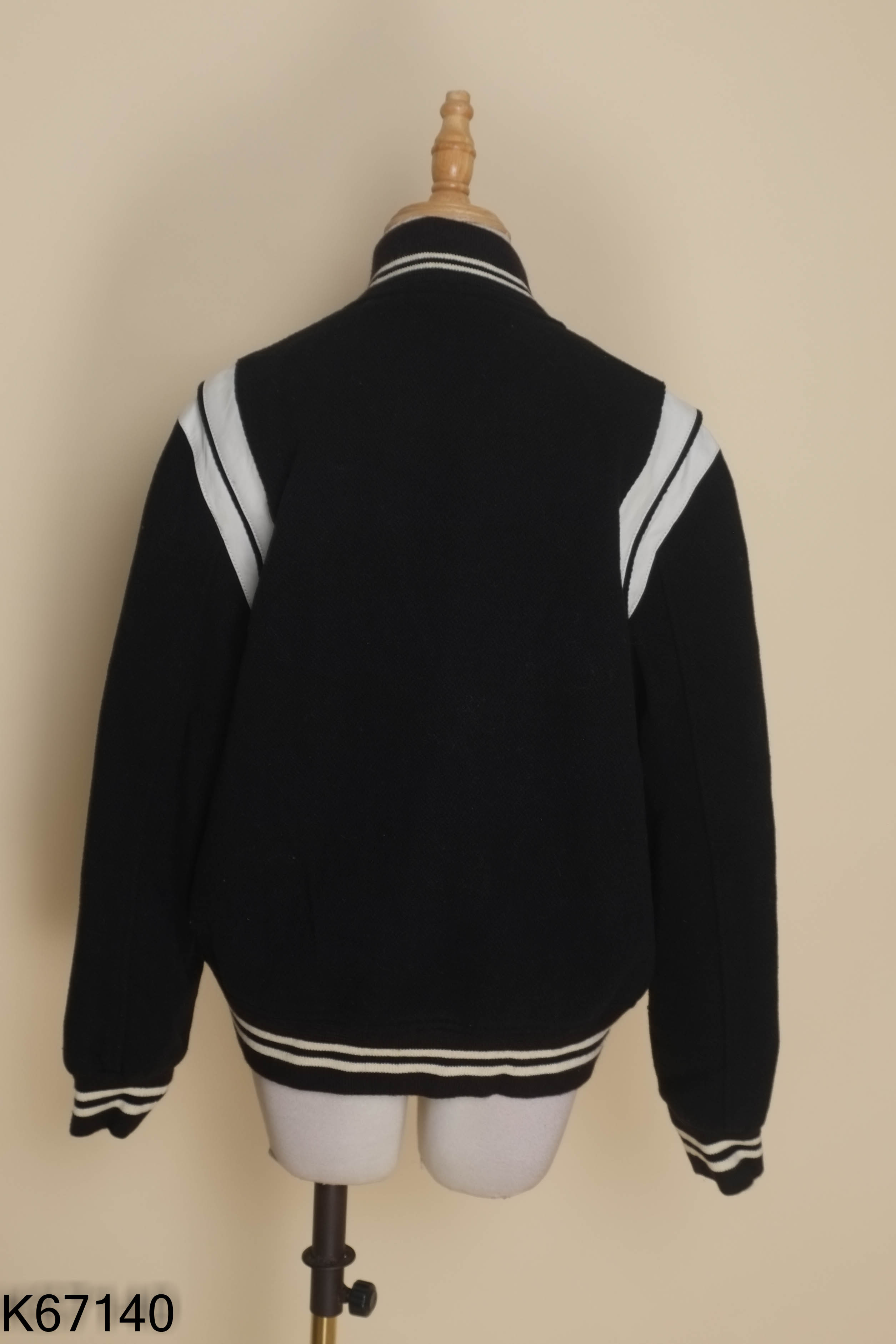 Áo bomber đen viền trắng