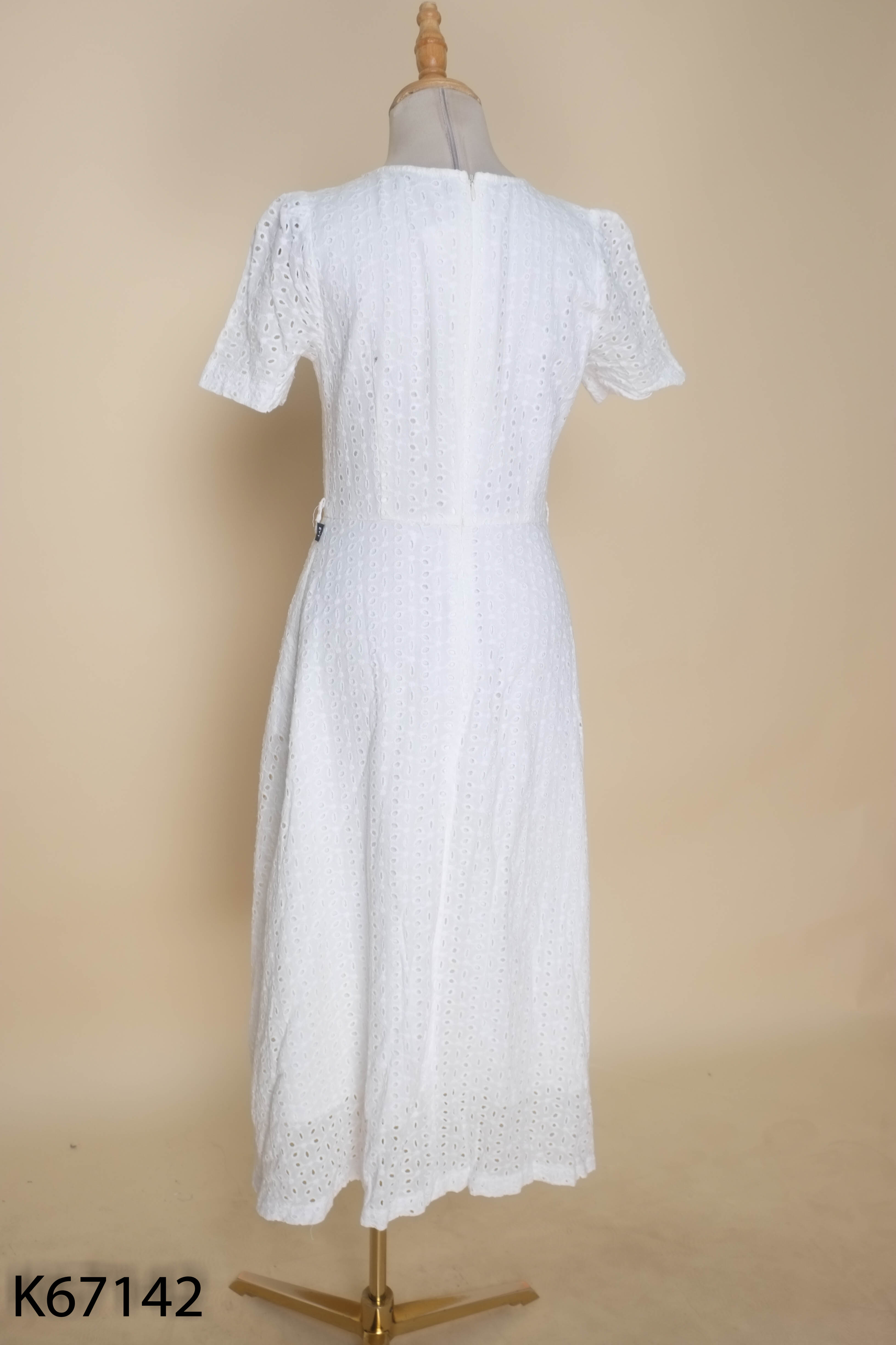 Váy EVY trắng cổ vuông
