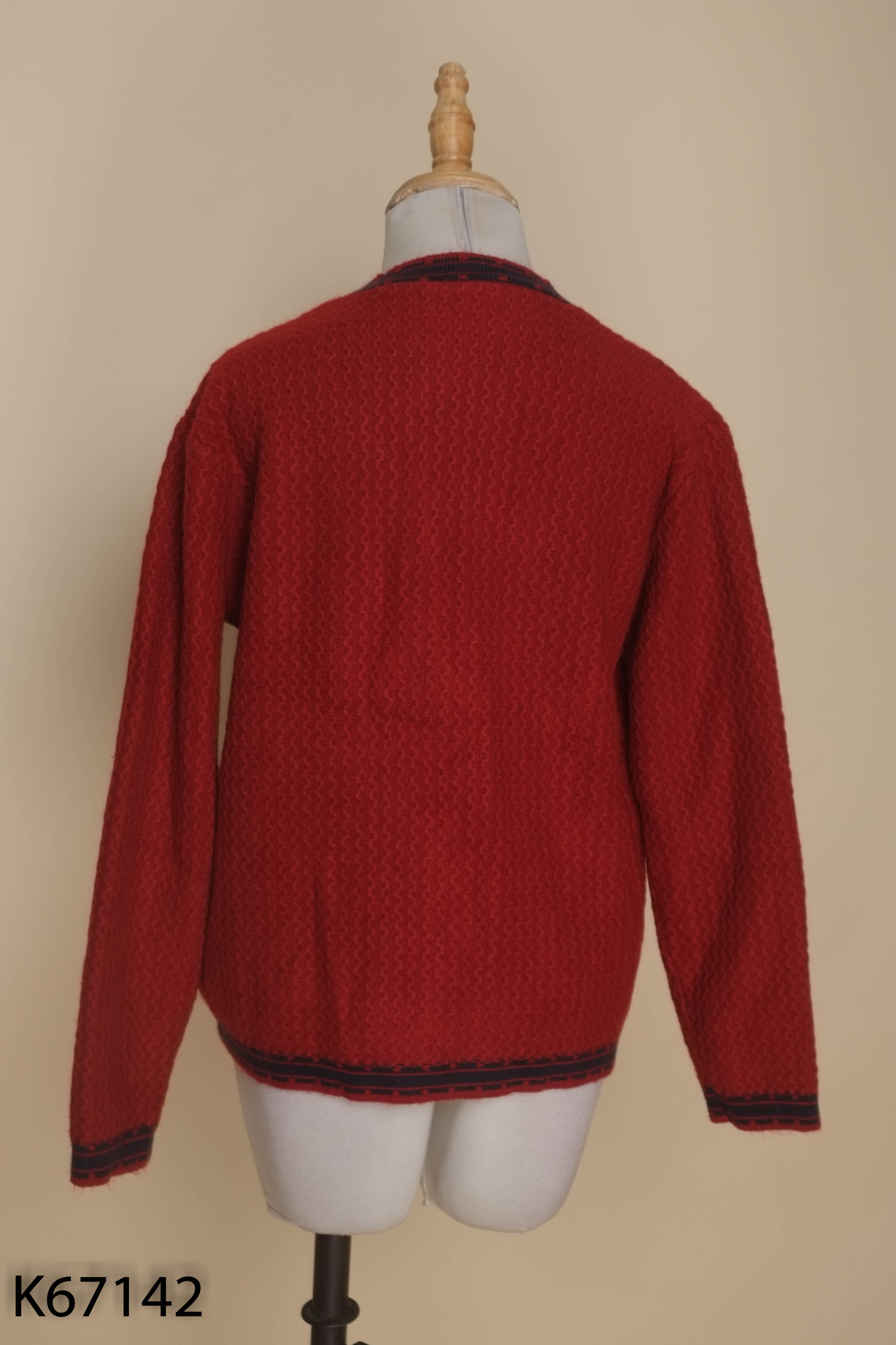 Áo cardigans đỏ viền đen