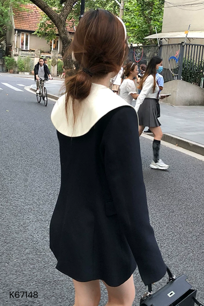 Áo khoác đen phối cổ sen be