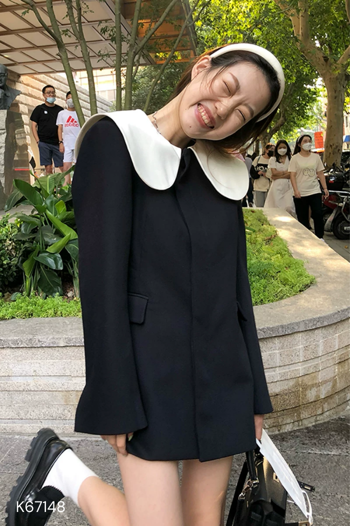 Áo khoác đen phối cổ sen be