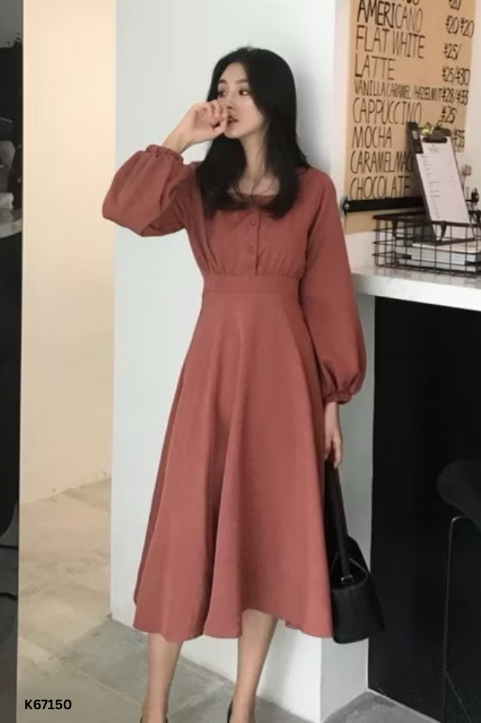 Váy hồng đất cổ vuông