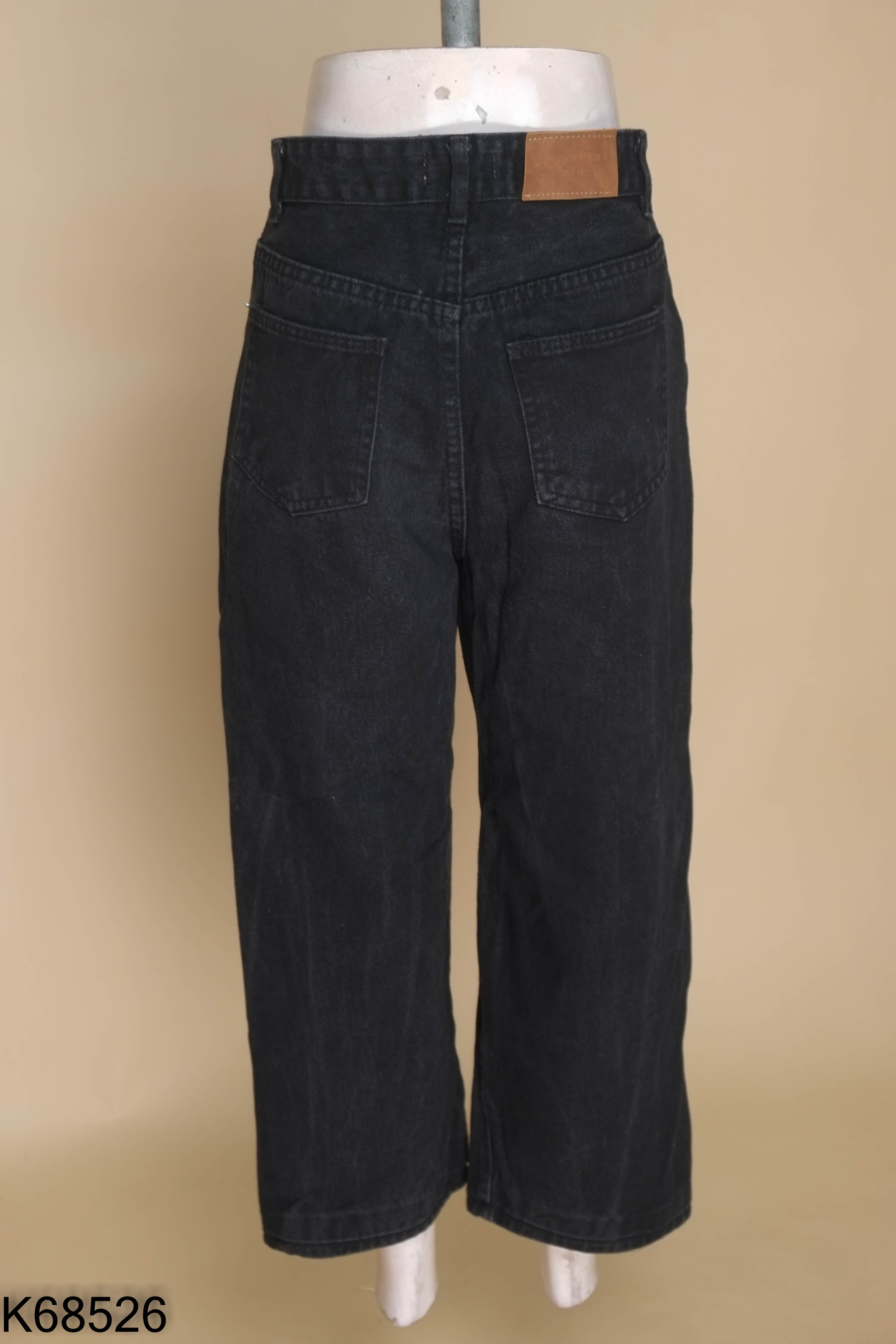 Quần jeans đen suông