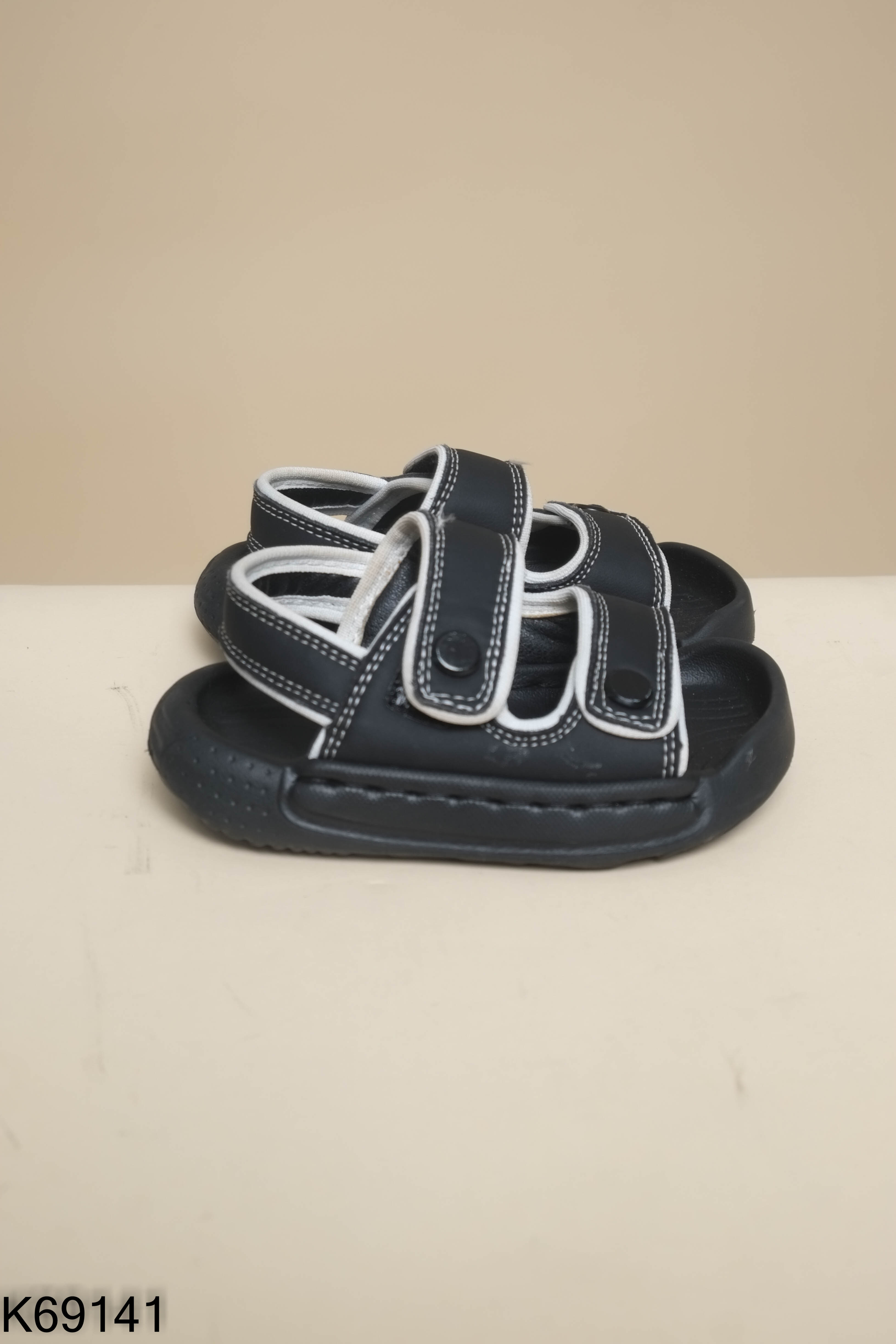 Dép Sandals đen viền trắng