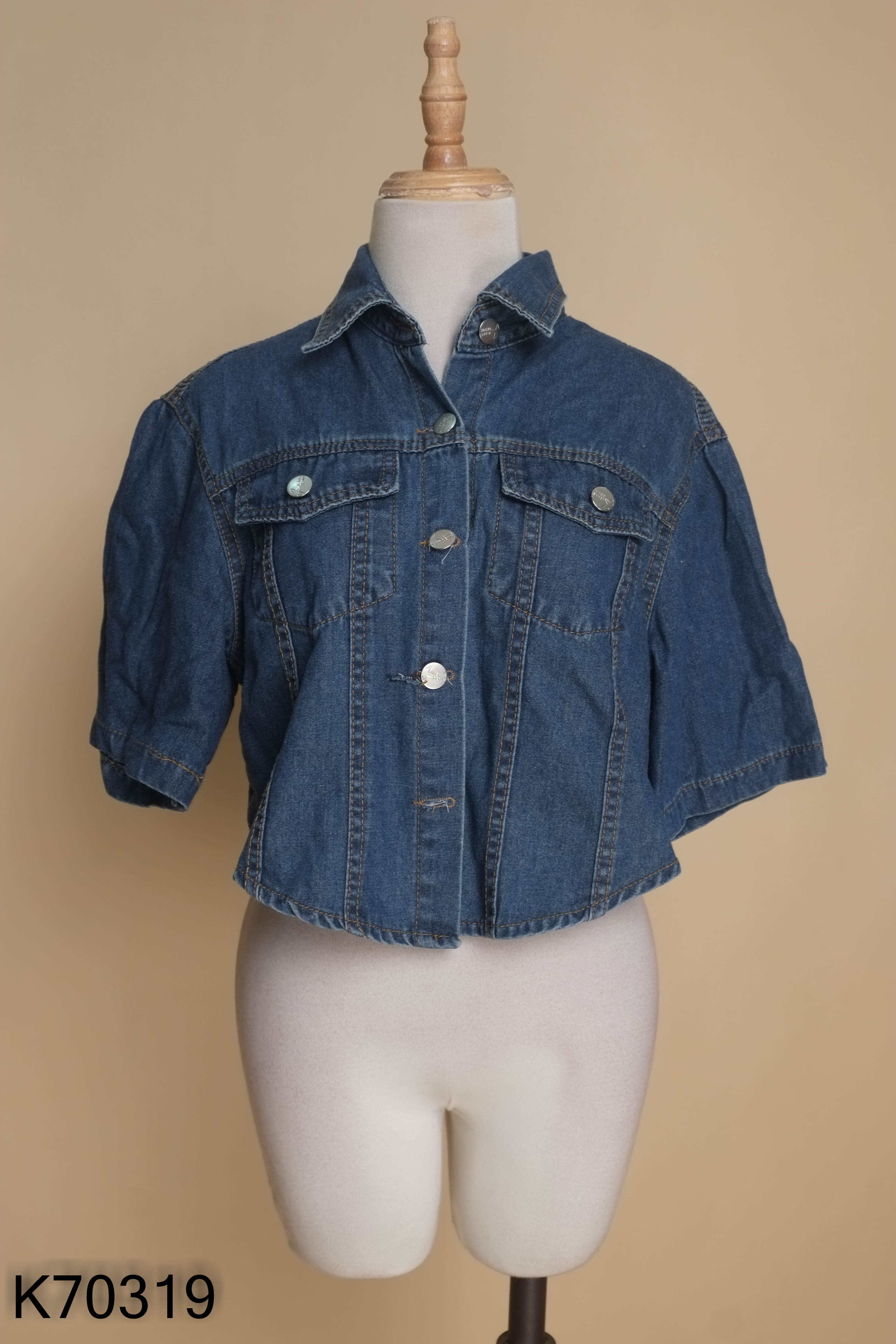 Áo khoác jeans xanh form ngắn