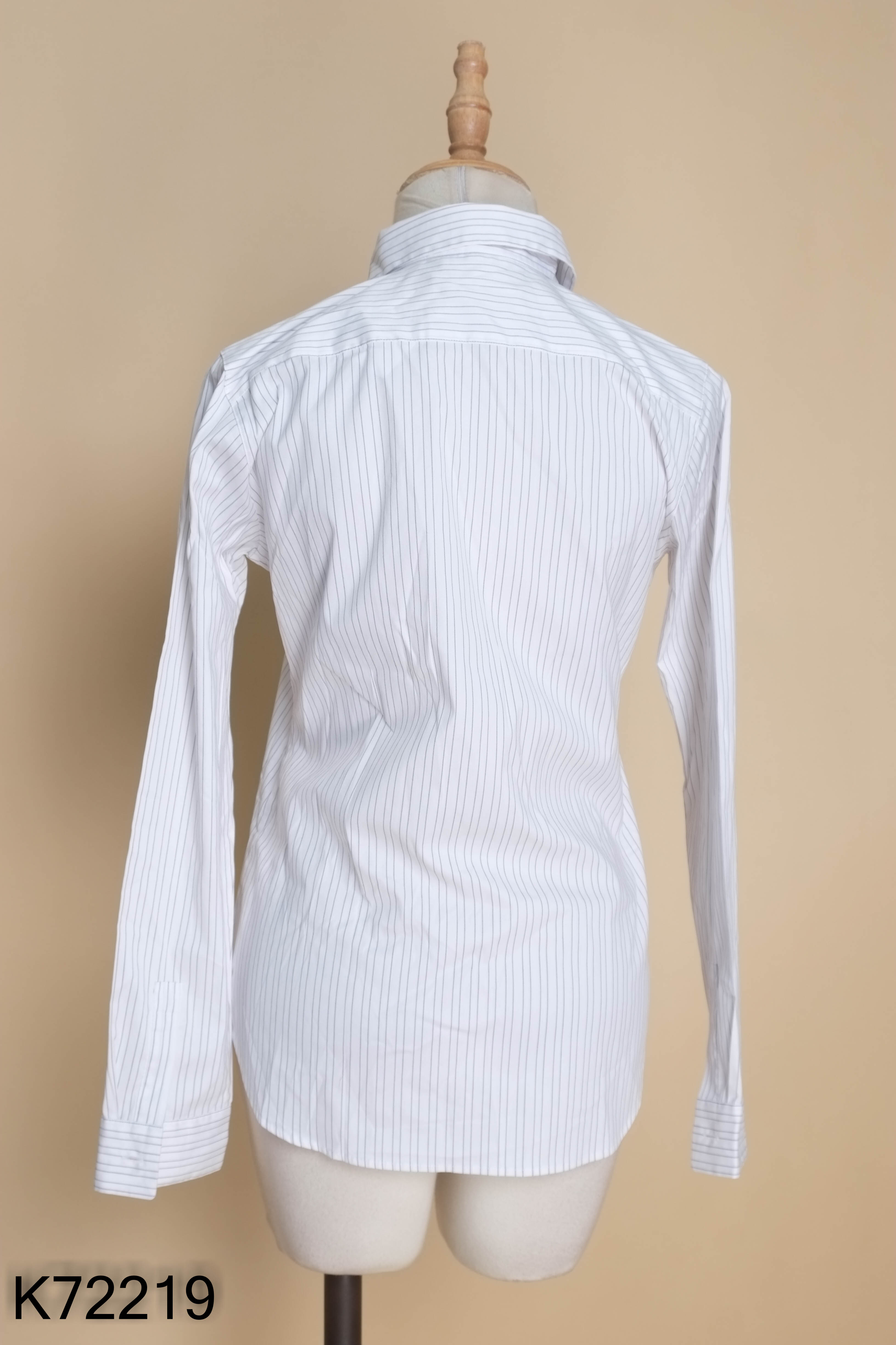 Áo sơ mi UNIQLO trắng kẻ đỏ