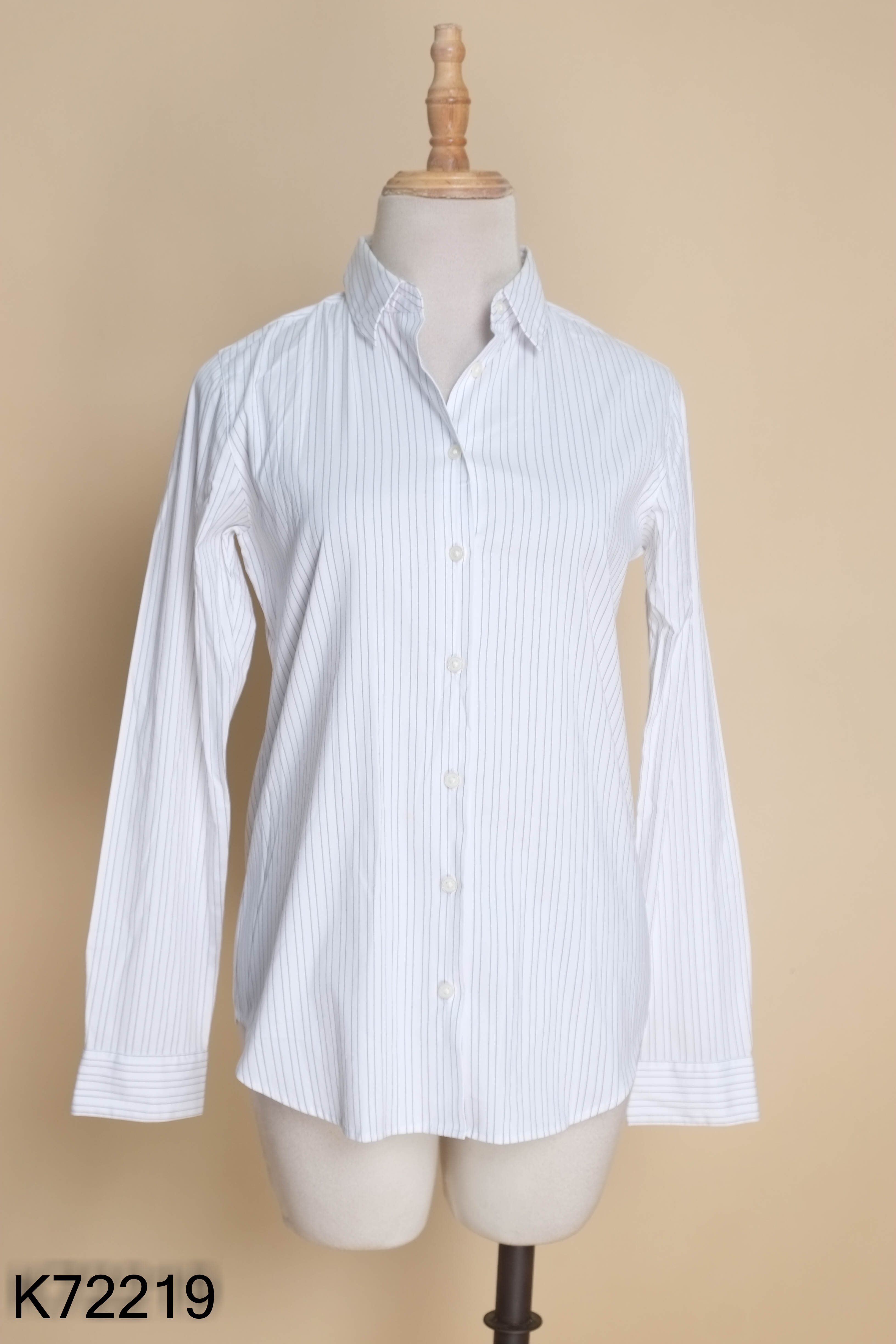 Áo sơ mi UNIQLO trắng kẻ đỏ