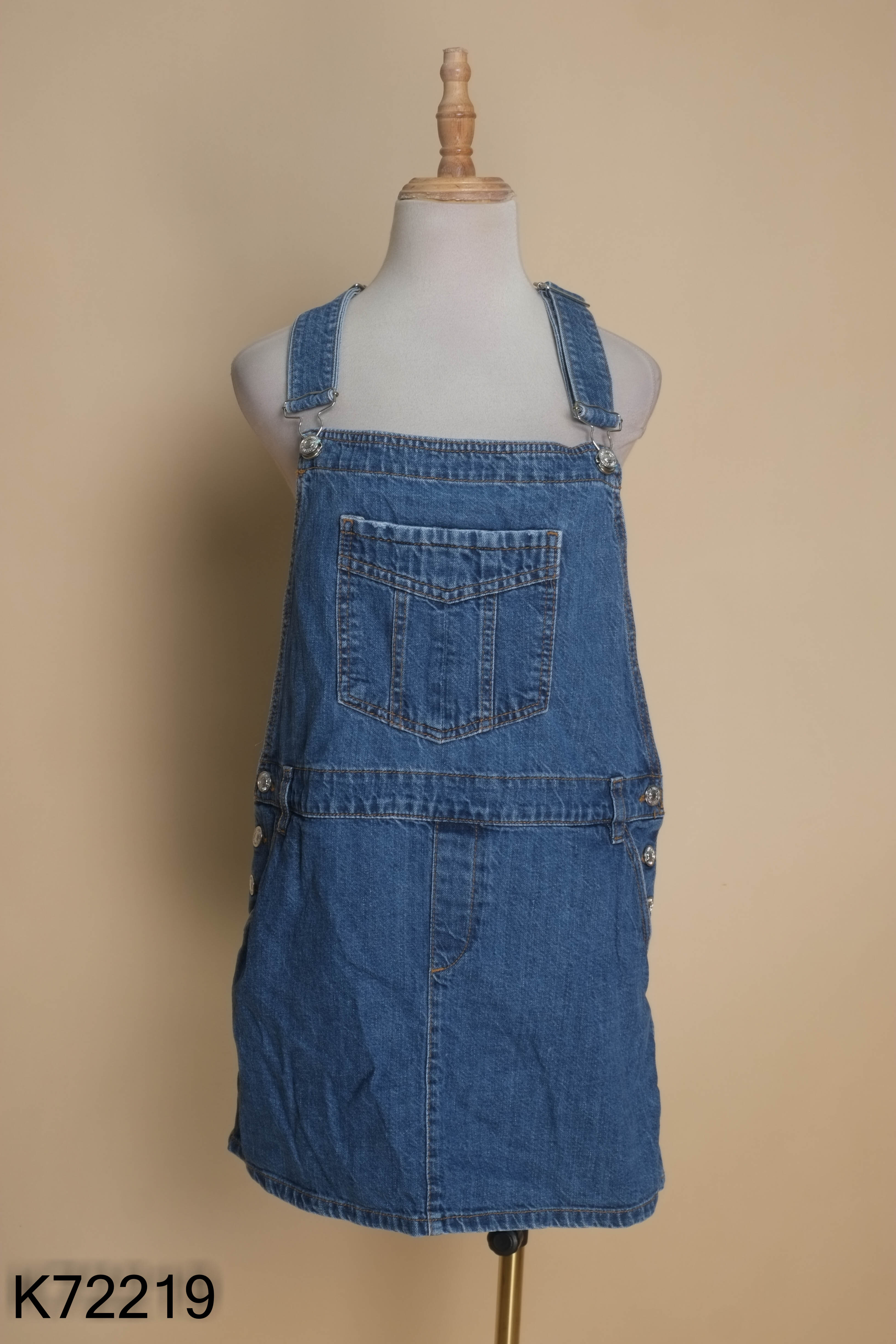 Váy jean MANGO yếm xanh