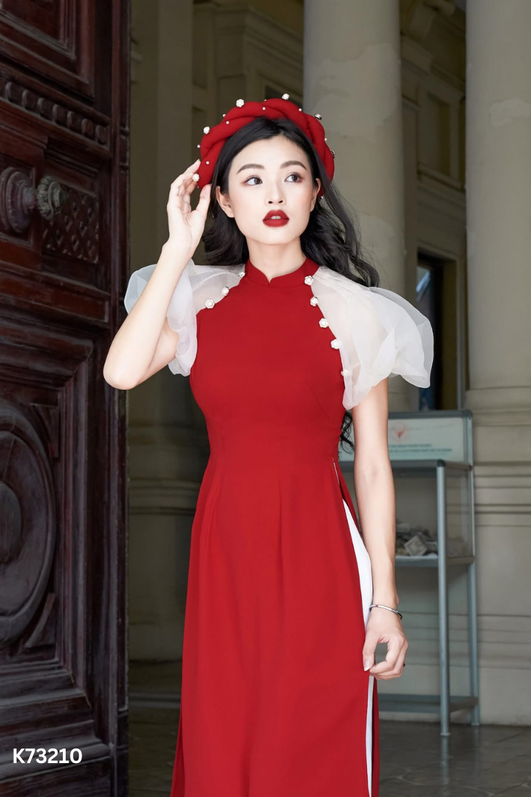 Áo dài đỏ đính ngọc phối tay trắng