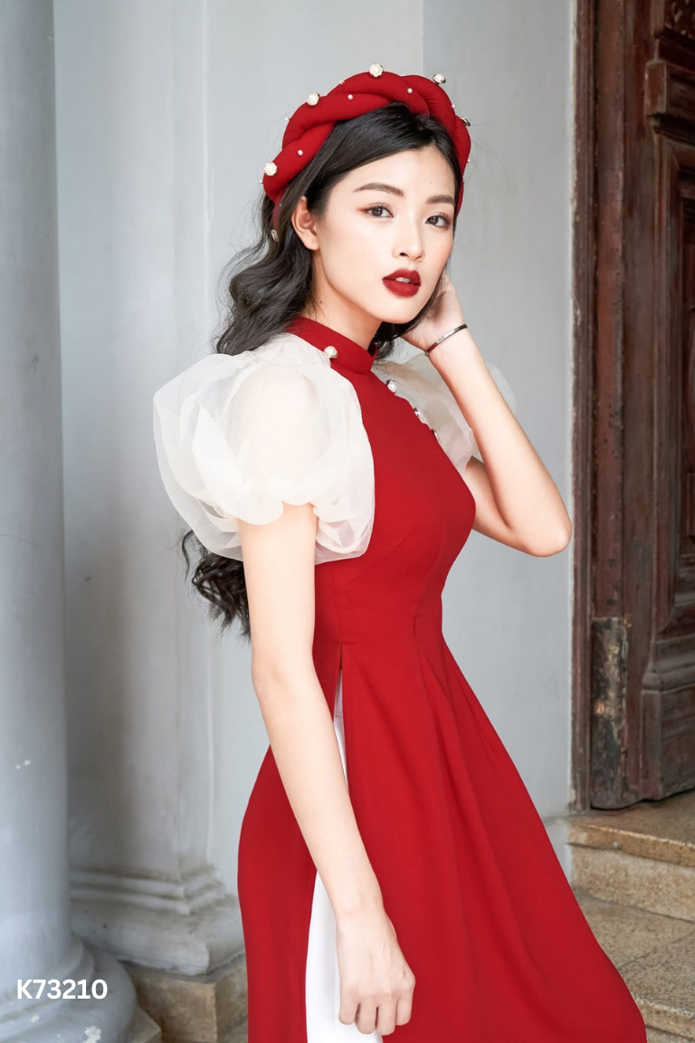 Áo dài đỏ đính ngọc phối tay trắng