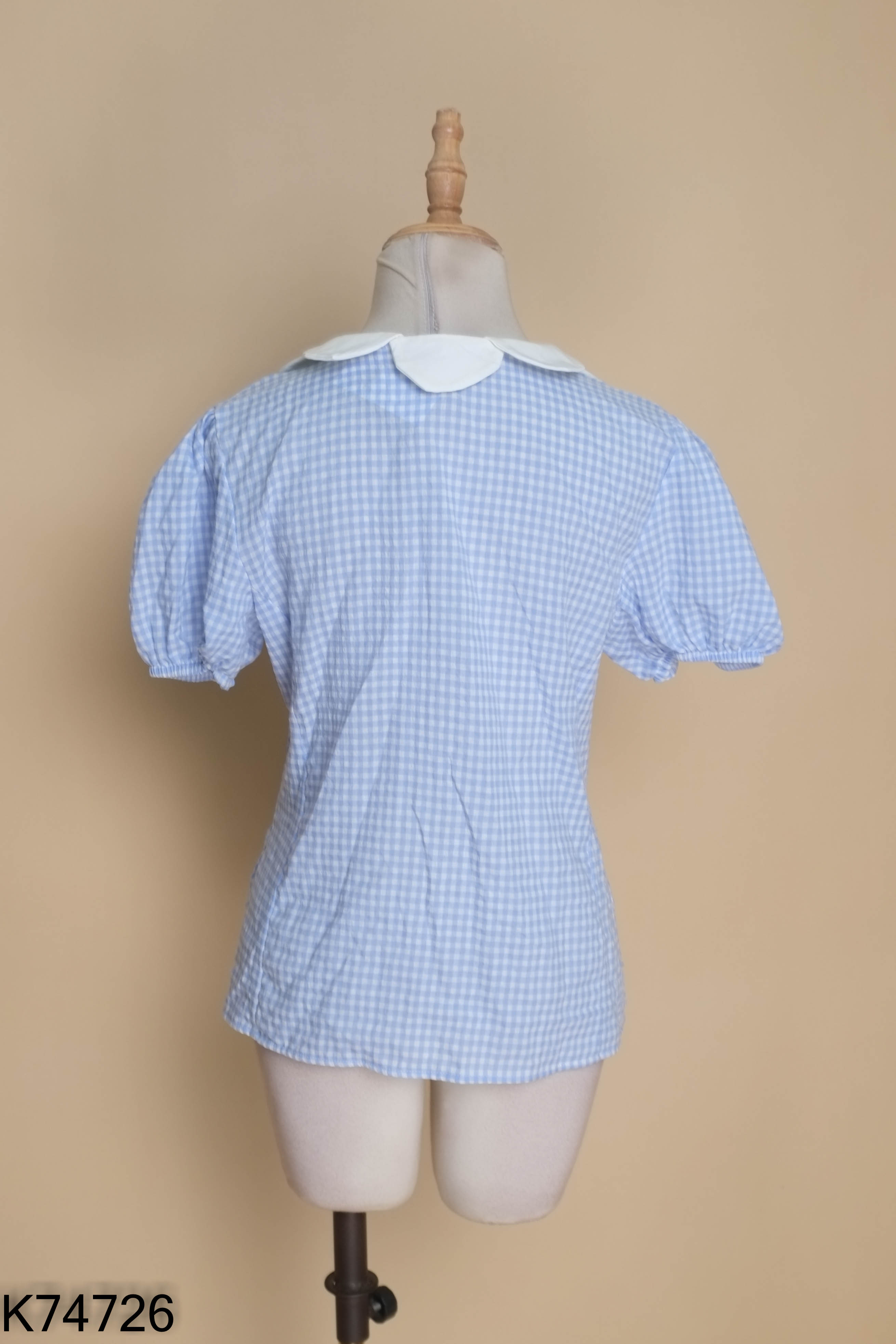 Áo xanh kẻ caro cổ sen