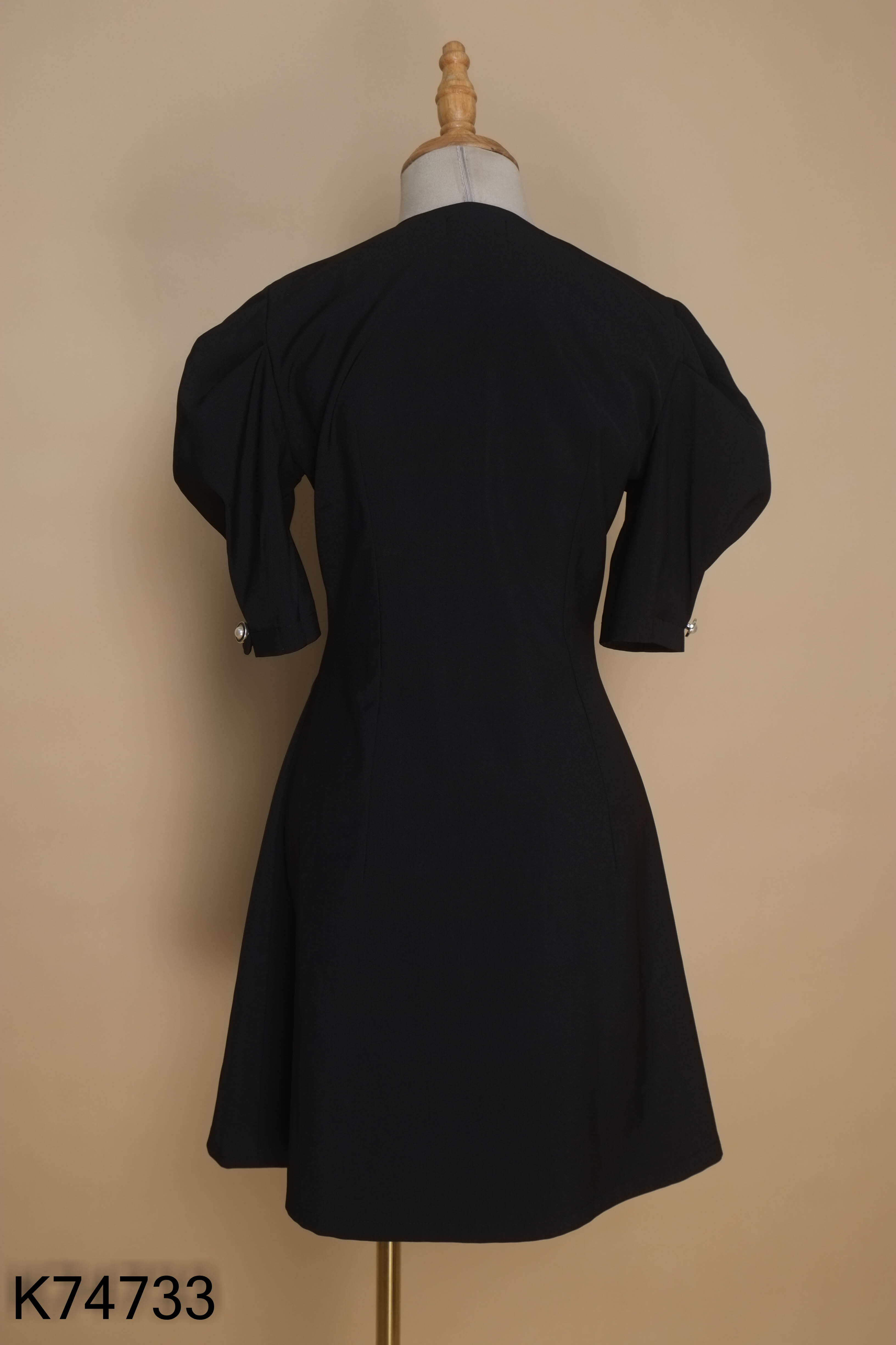 Váy đen cúc ngọc HALI.WEAR