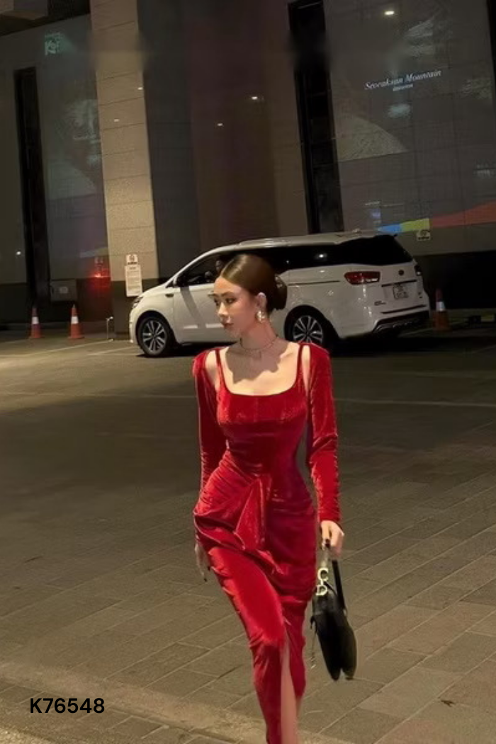 Váy nhung đỏ xoắn eo ôm body