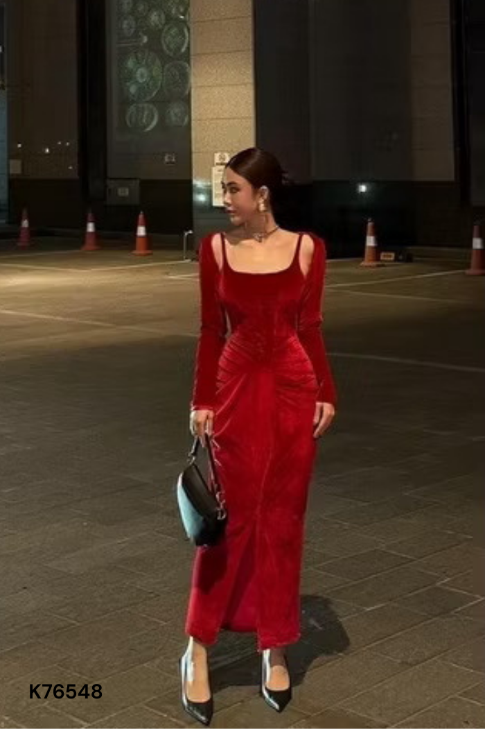 Váy nhung đỏ xoắn eo ôm body