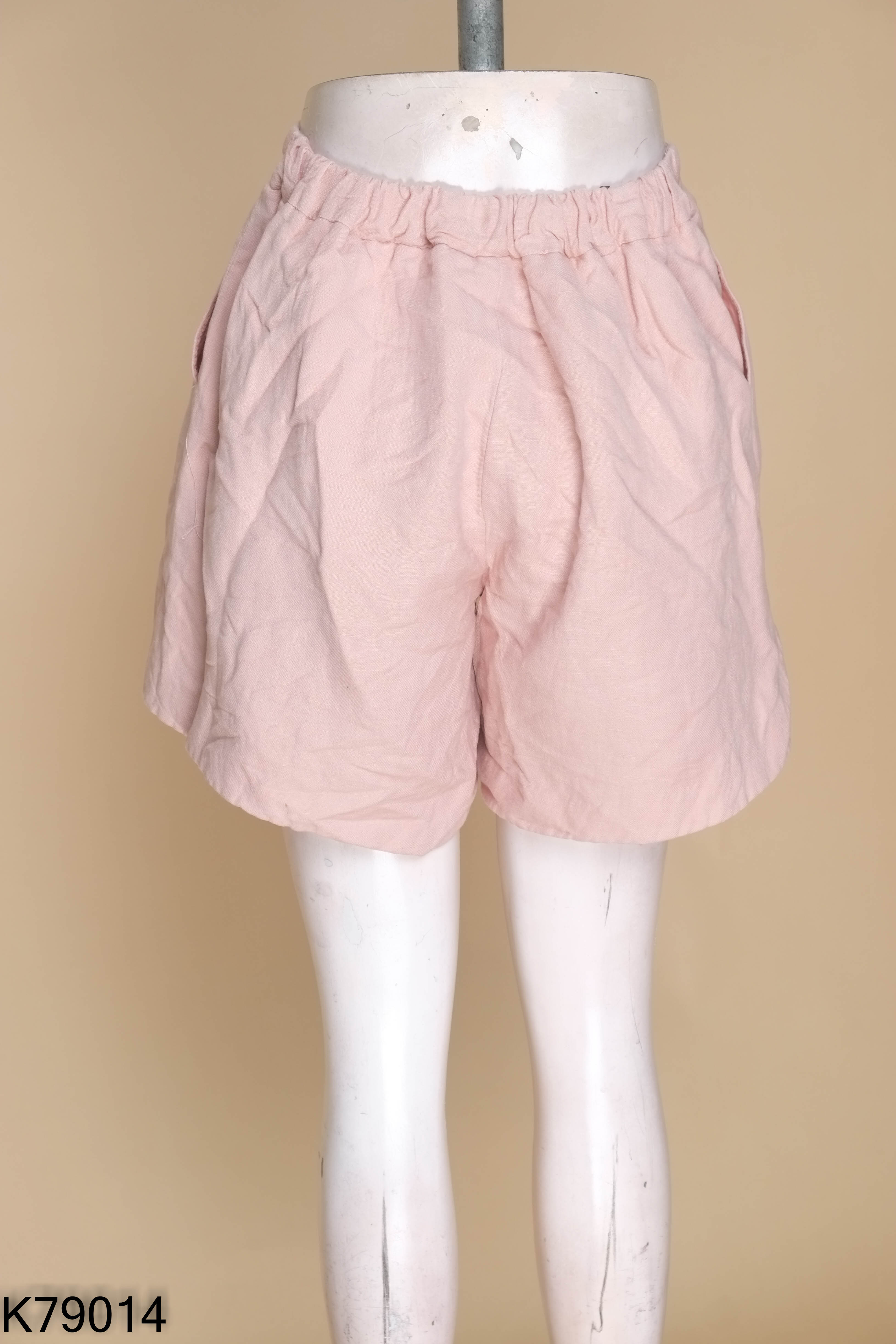 Quần shorts linen BOHEE hồng