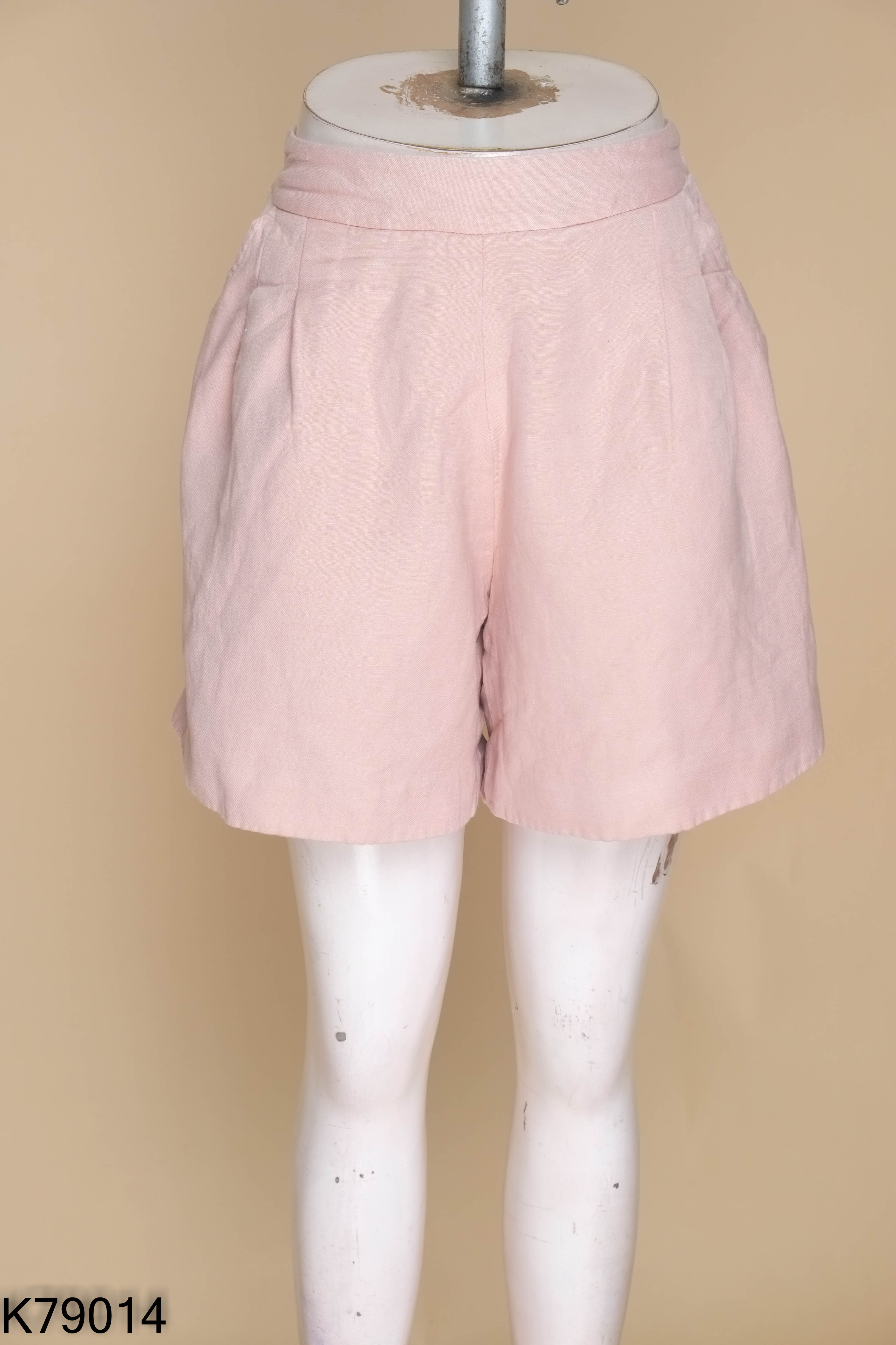 Quần shorts linen BOHEE hồng