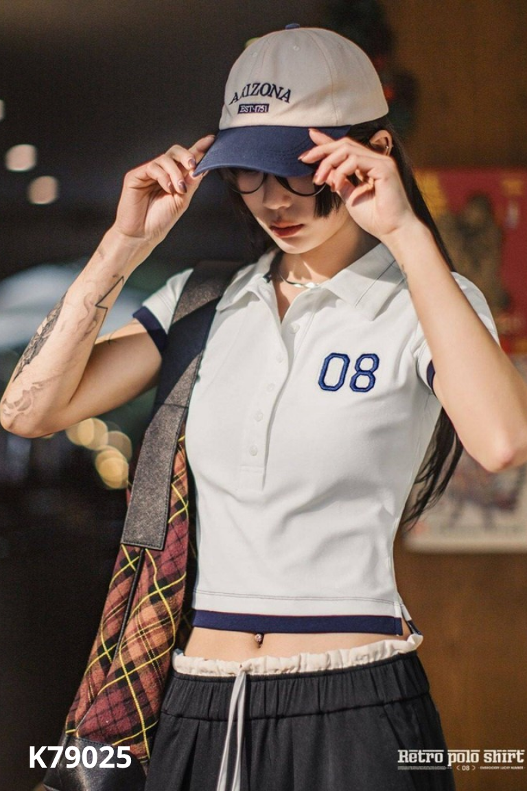 Áo polo trắng thêu số