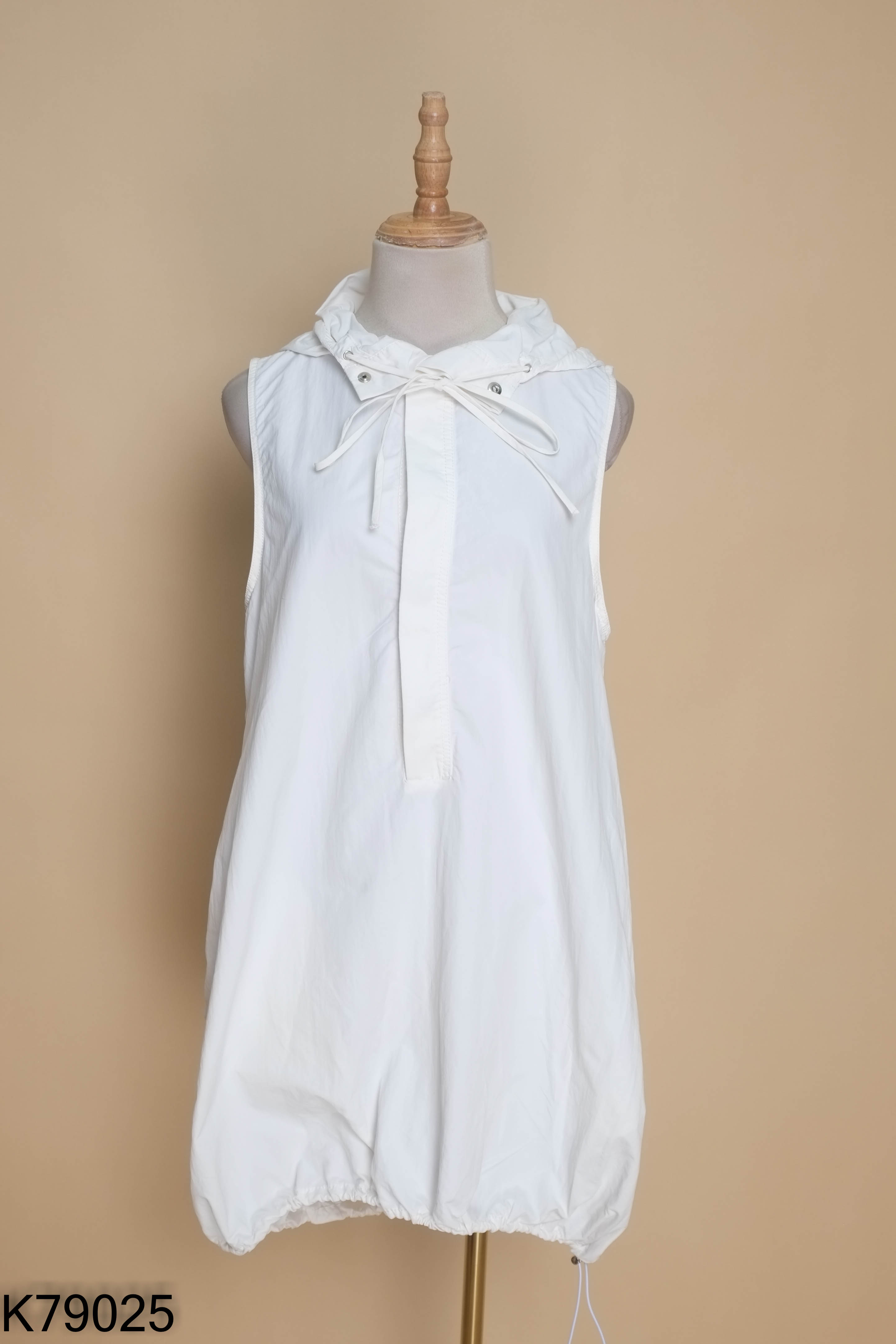 Váy dù trắng ZARA dáng bí phối mũ