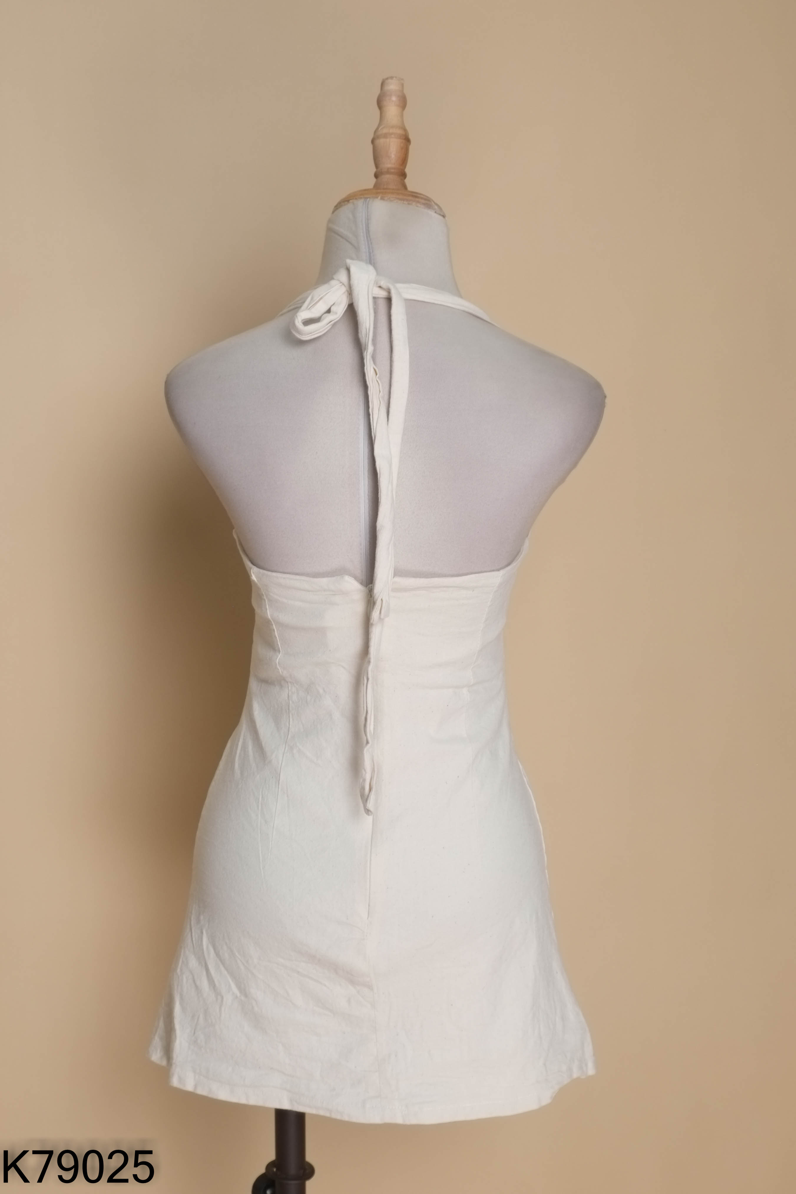 Váy linen be hở lưng