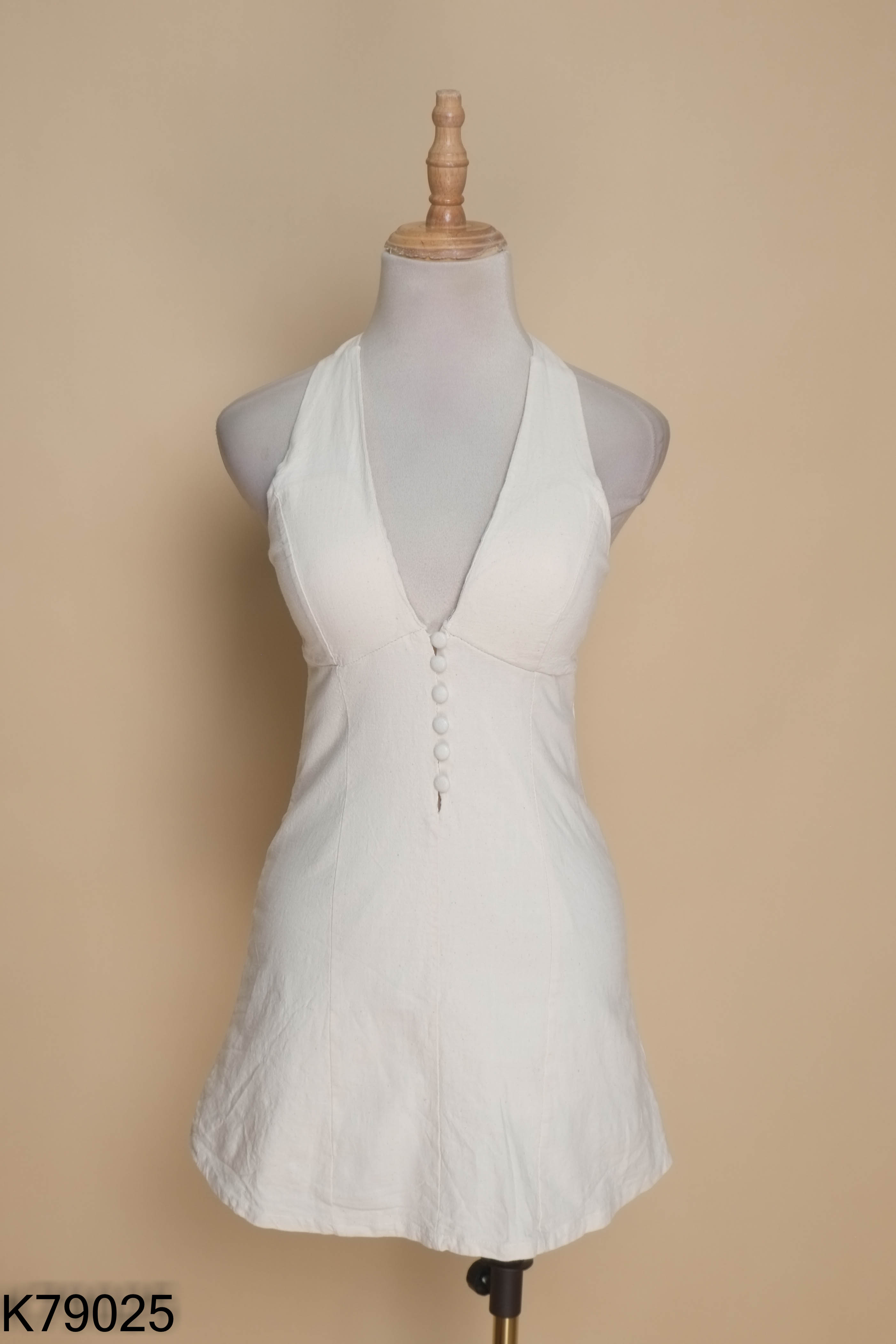 Váy linen be hở lưng