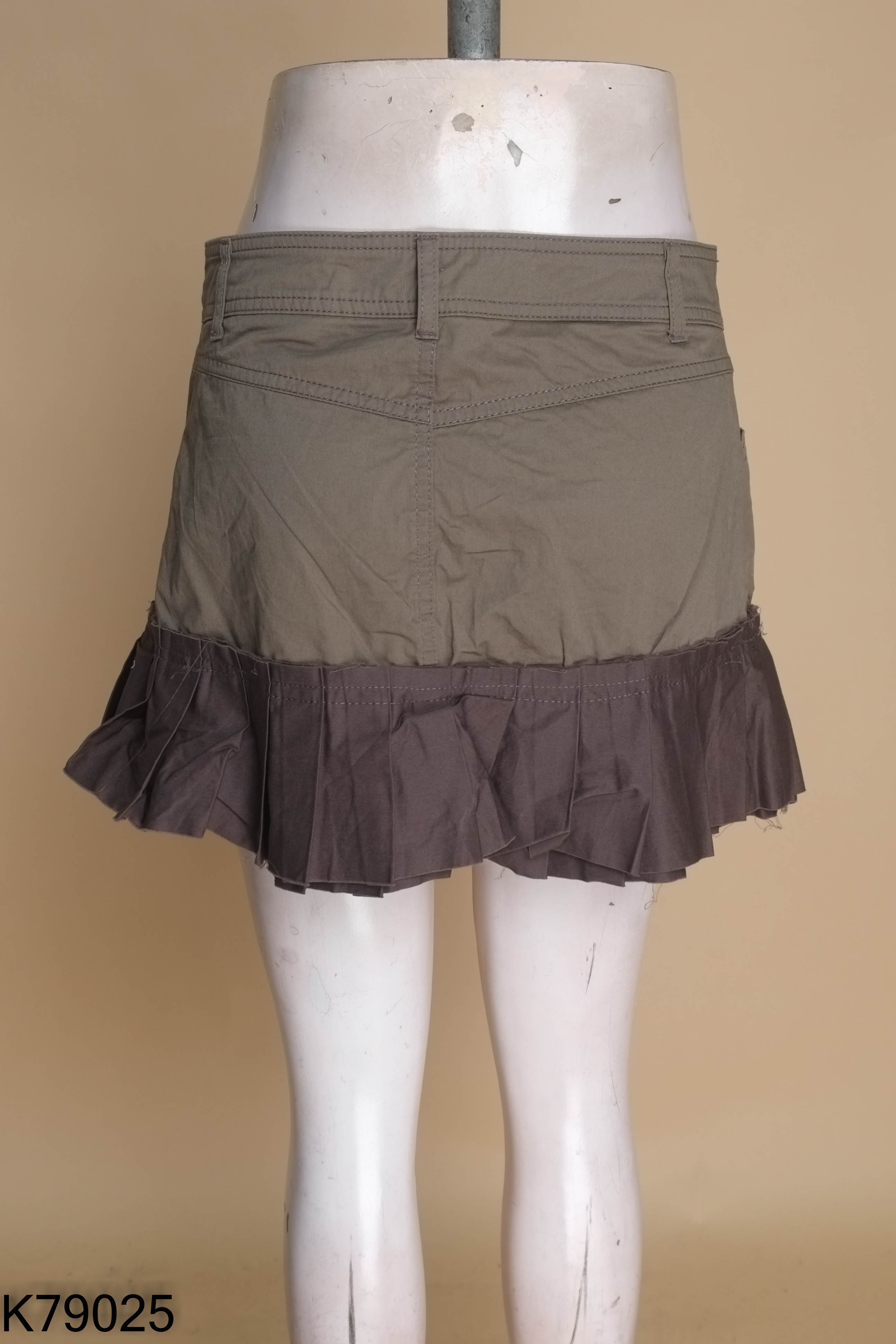 Chân váy rêu ghi ZARA phối xếp ly