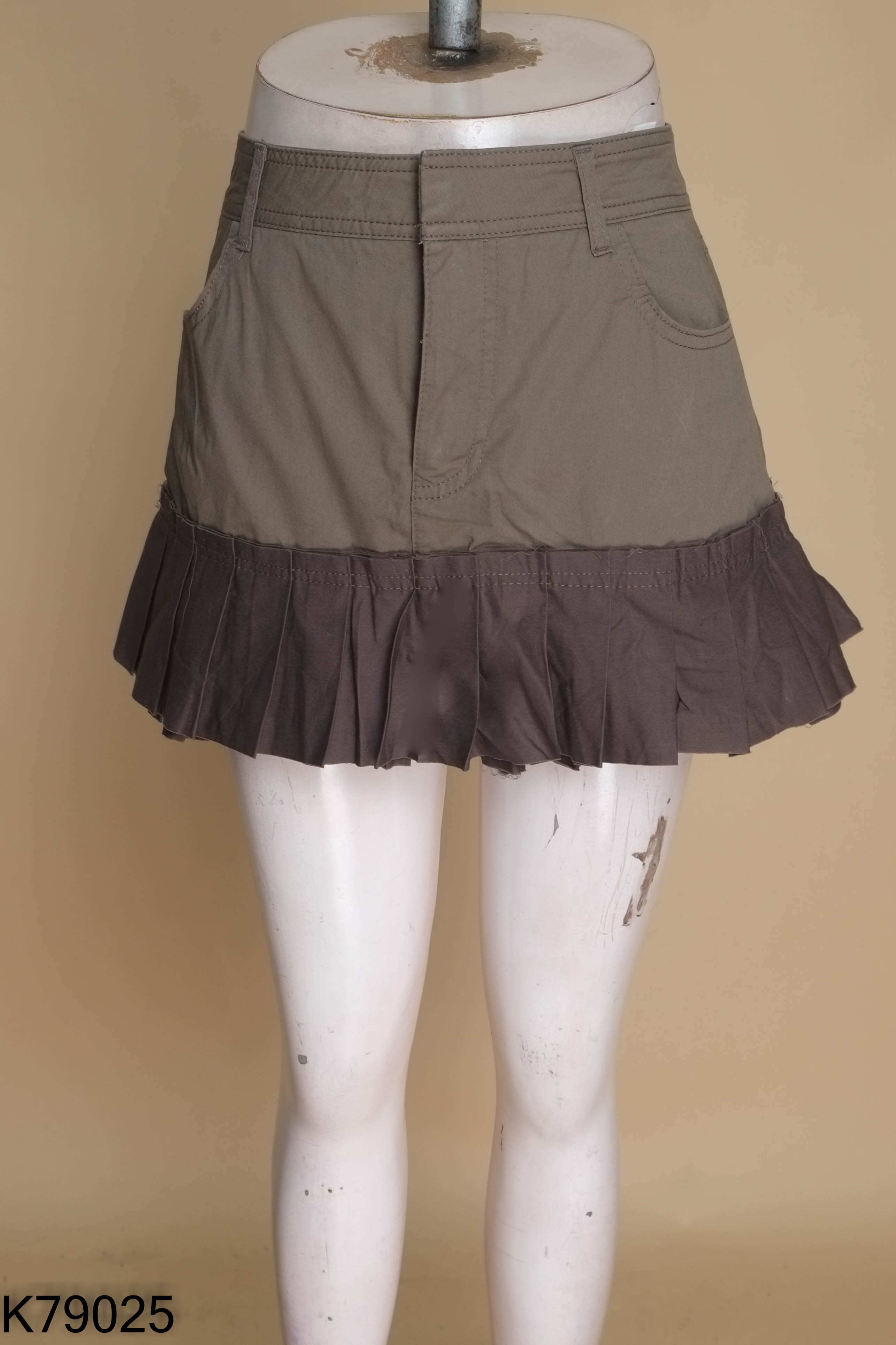 Chân váy rêu ghi ZARA phối xếp ly