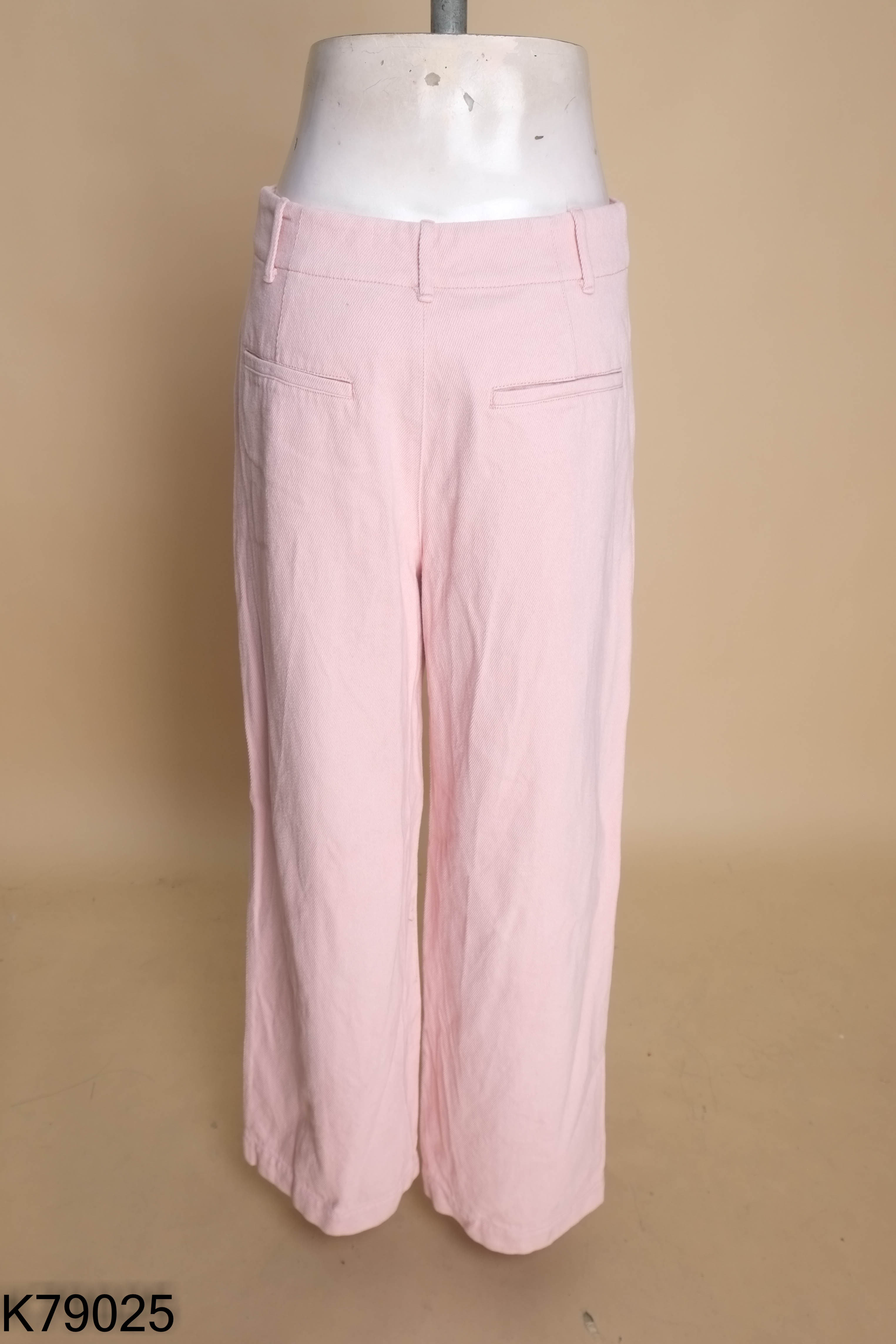 Quần jeans hồng gân giữa
