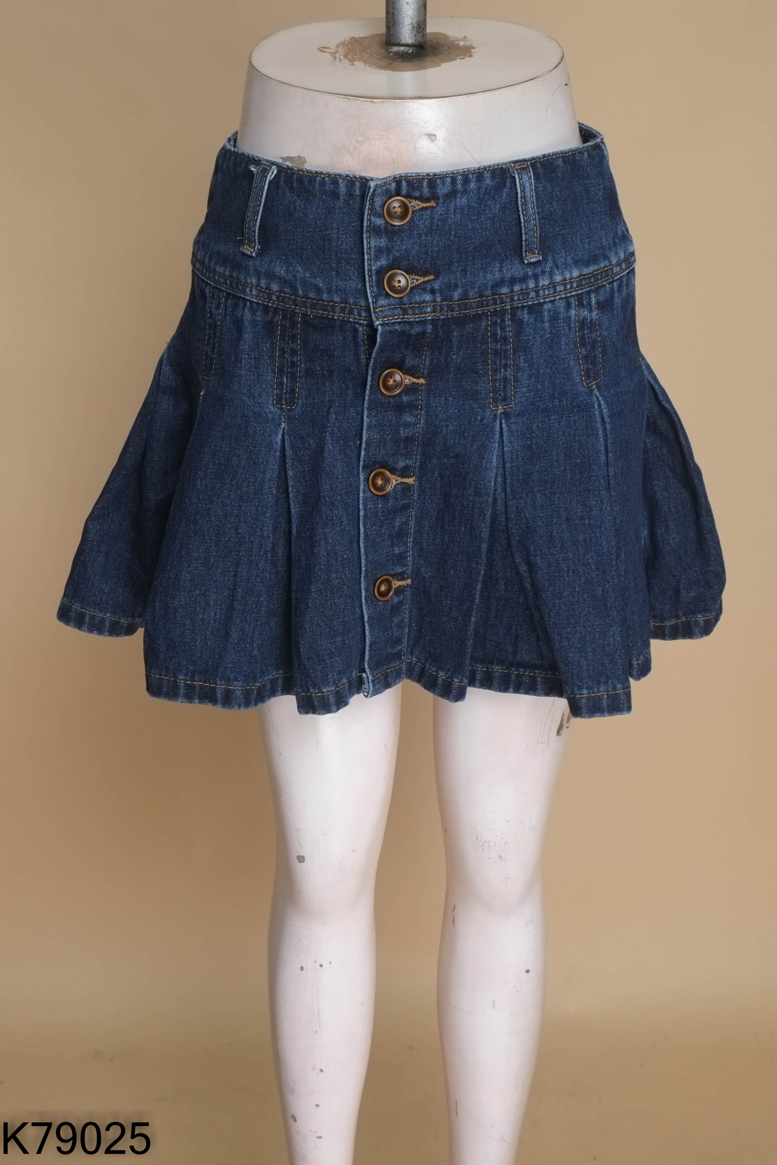 Chân váy jeans xanh xếp ly