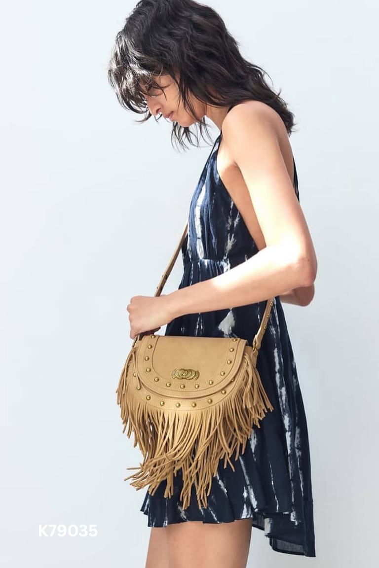 Váy xanh than ZARA phối be
