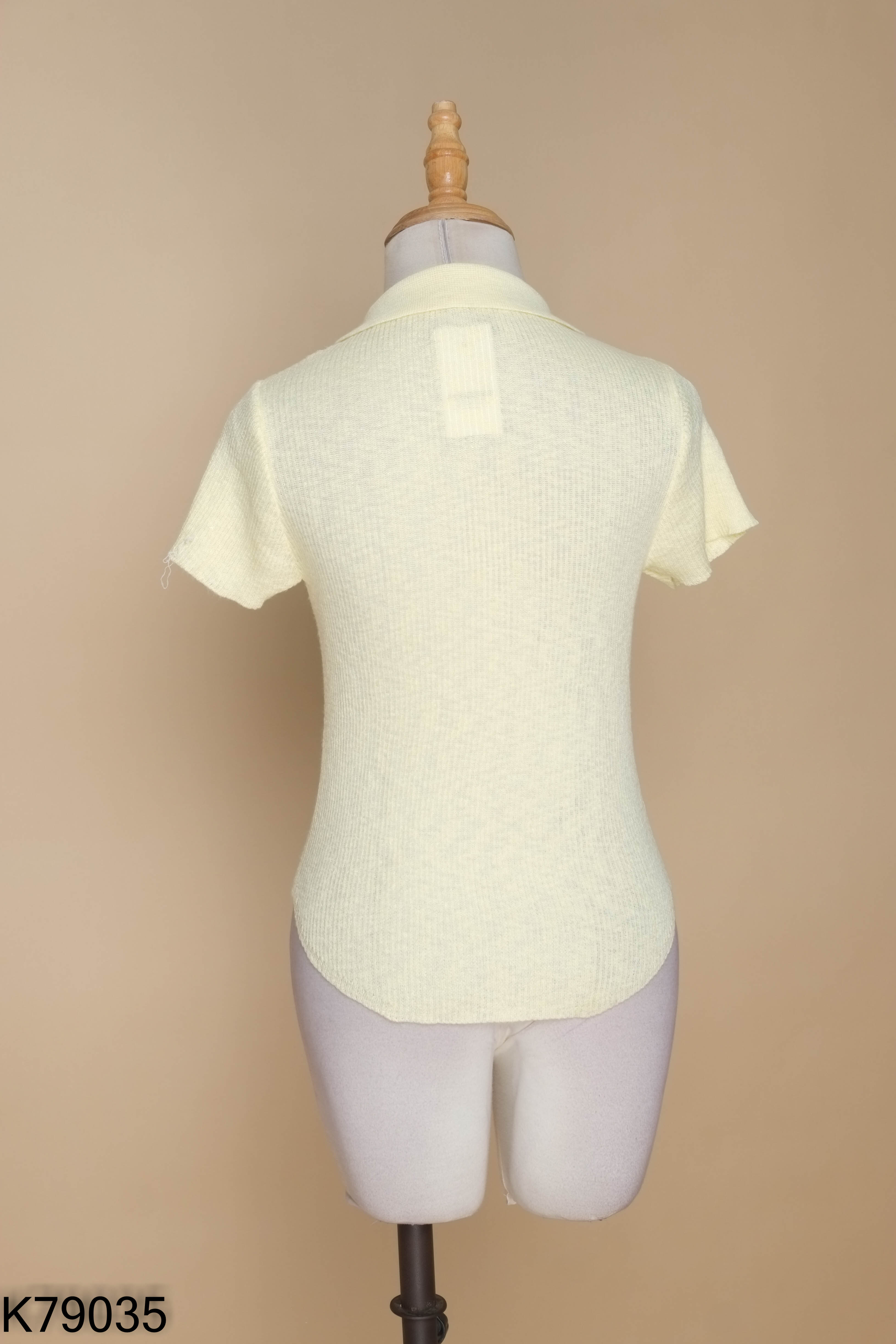 K7903510532-Áo polo len mongtoghi vàng thêu ngựa