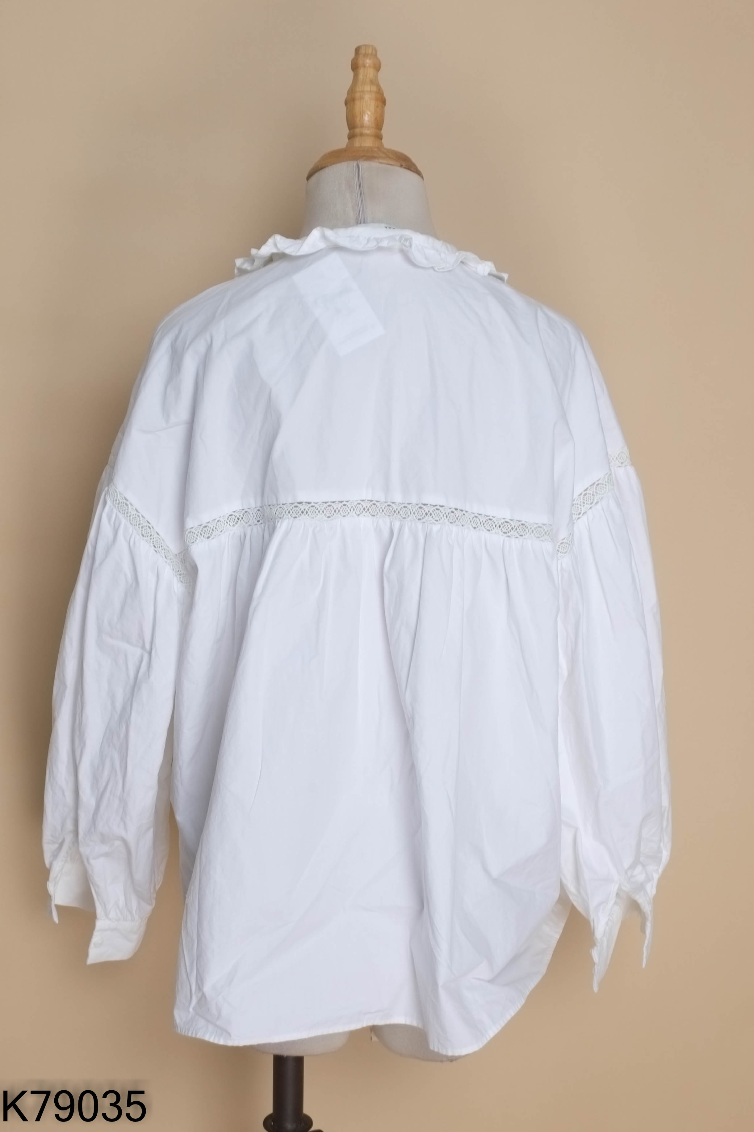Áo trắng ZARA phối ren