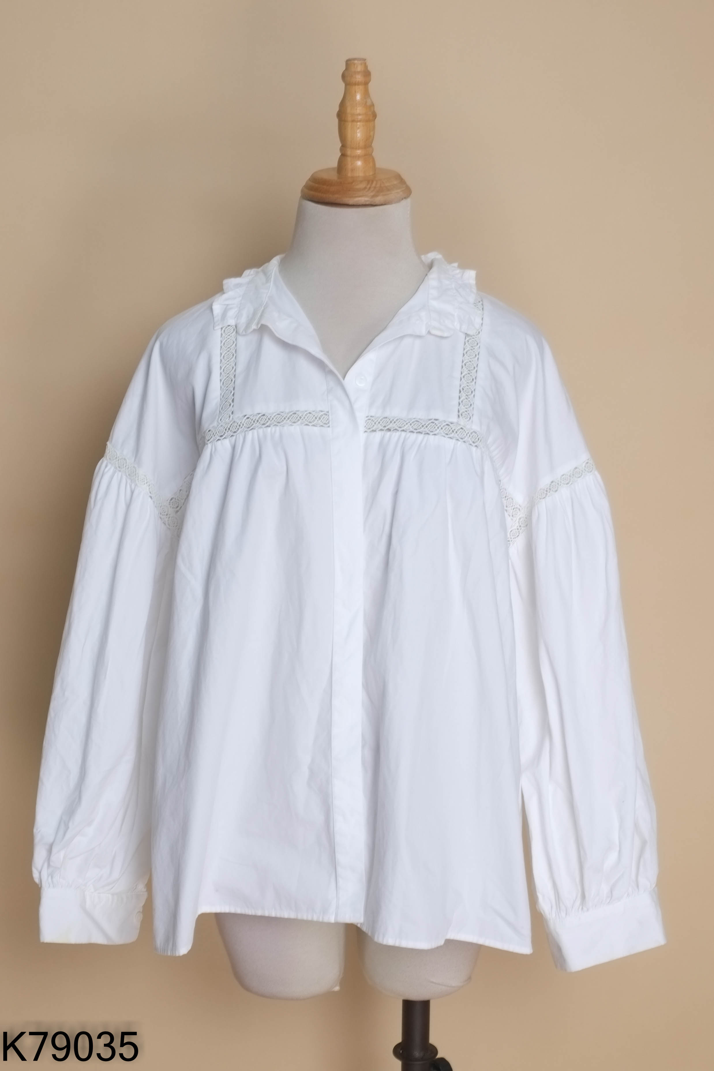 Áo trắng ZARA phối ren