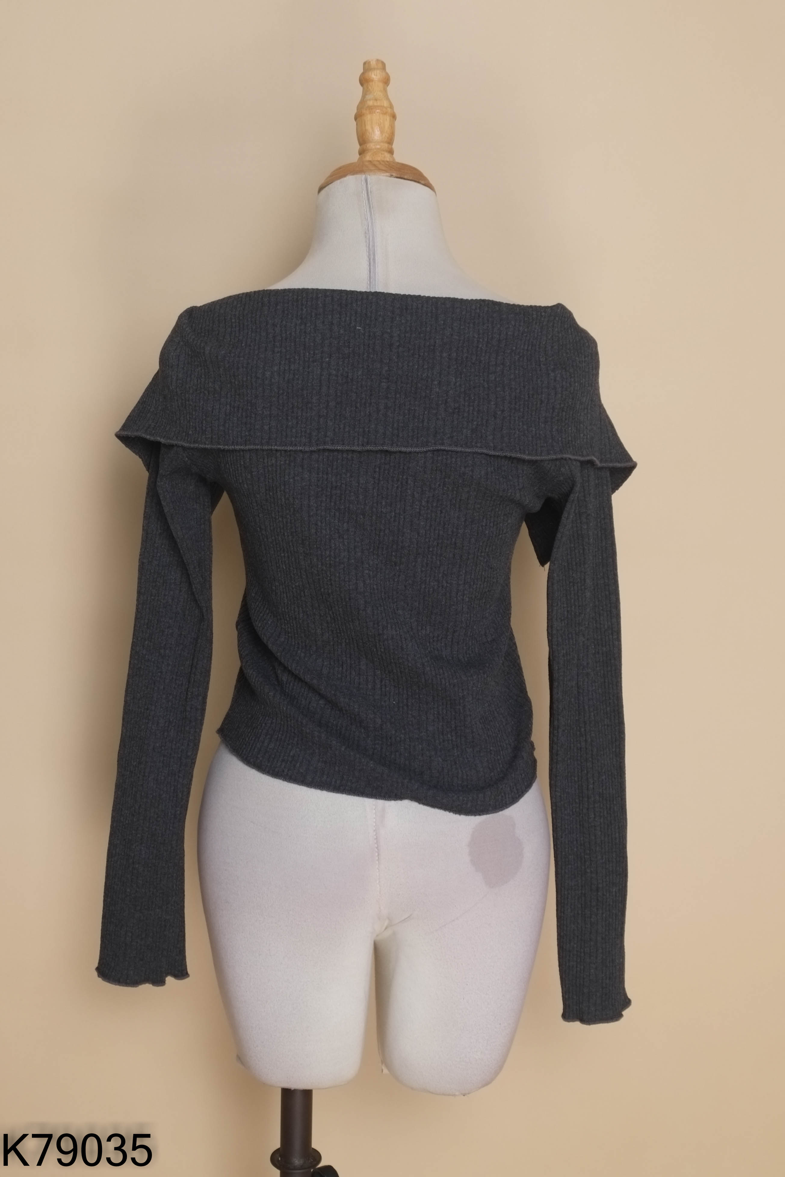 Áo len xám PULL BEAR cổ vạt (cắt tag)