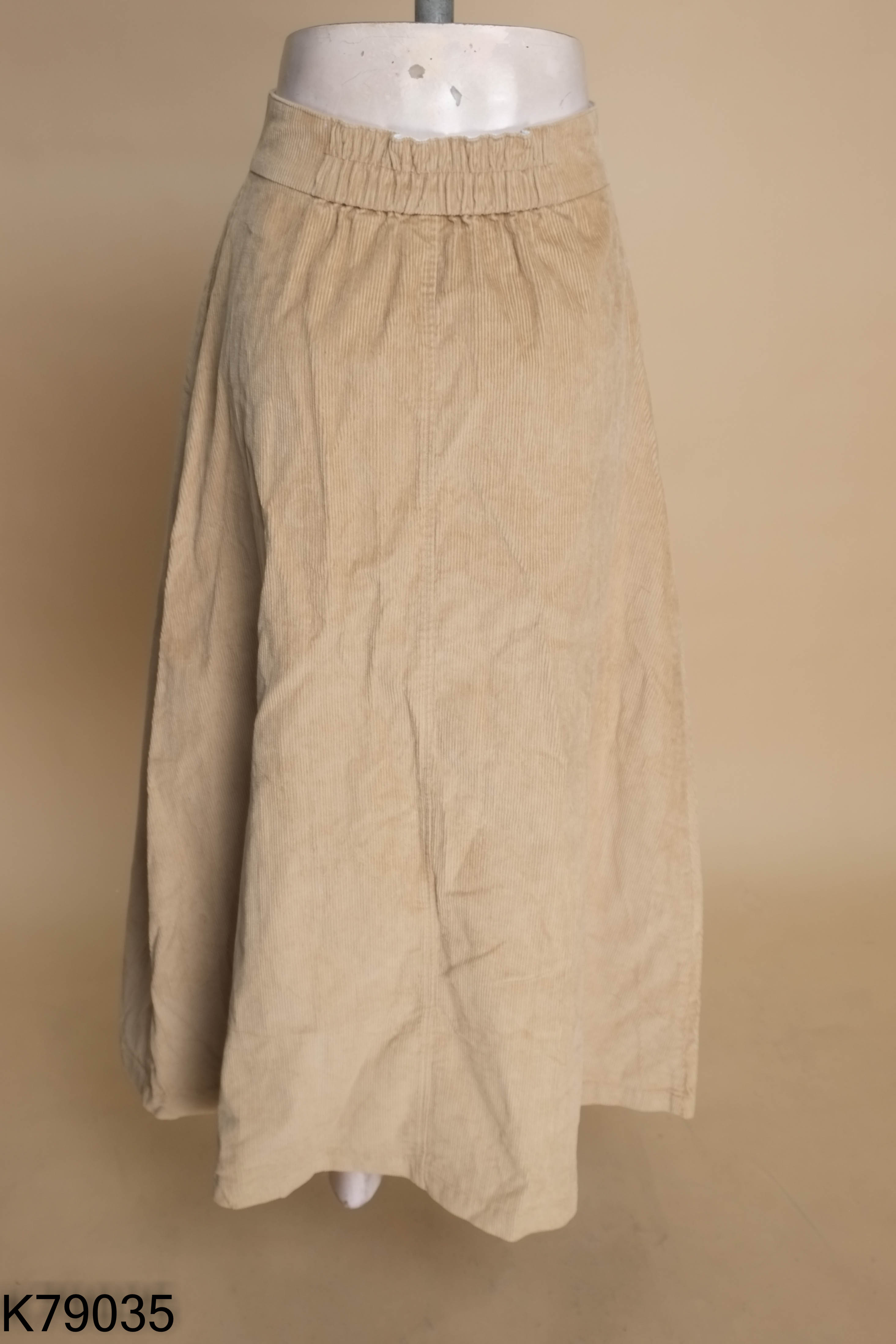 Chân váy UNIQLO be nhung tăm (XUẤT)