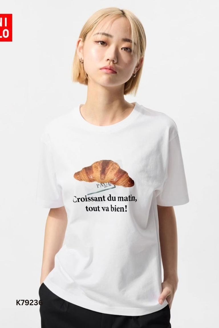Áo thun trắng UNIQLO bánh mì