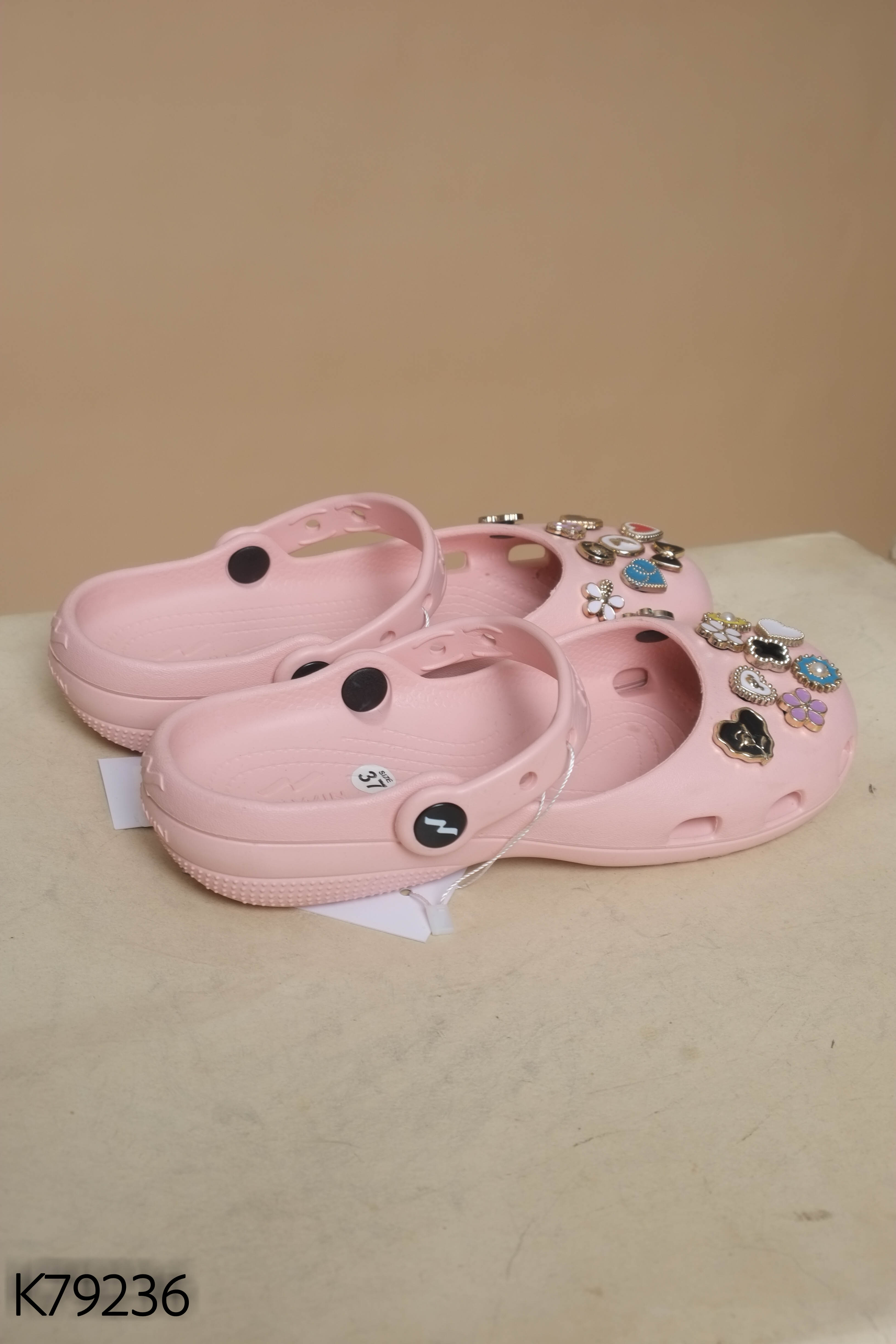 Dép sục hồng AVIWIN nhựa đính charm