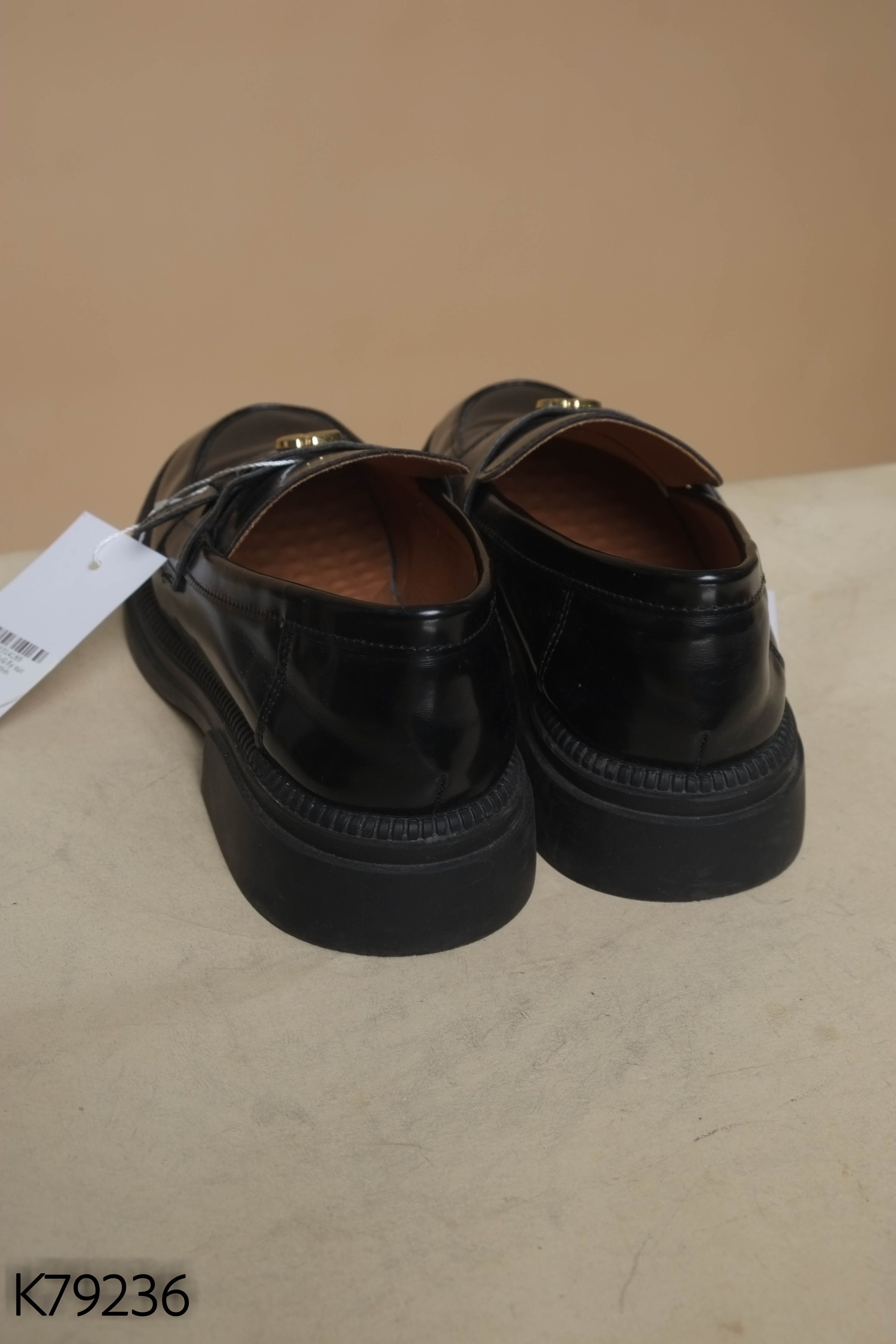 Giầy sục nữ da bóng đính charm
