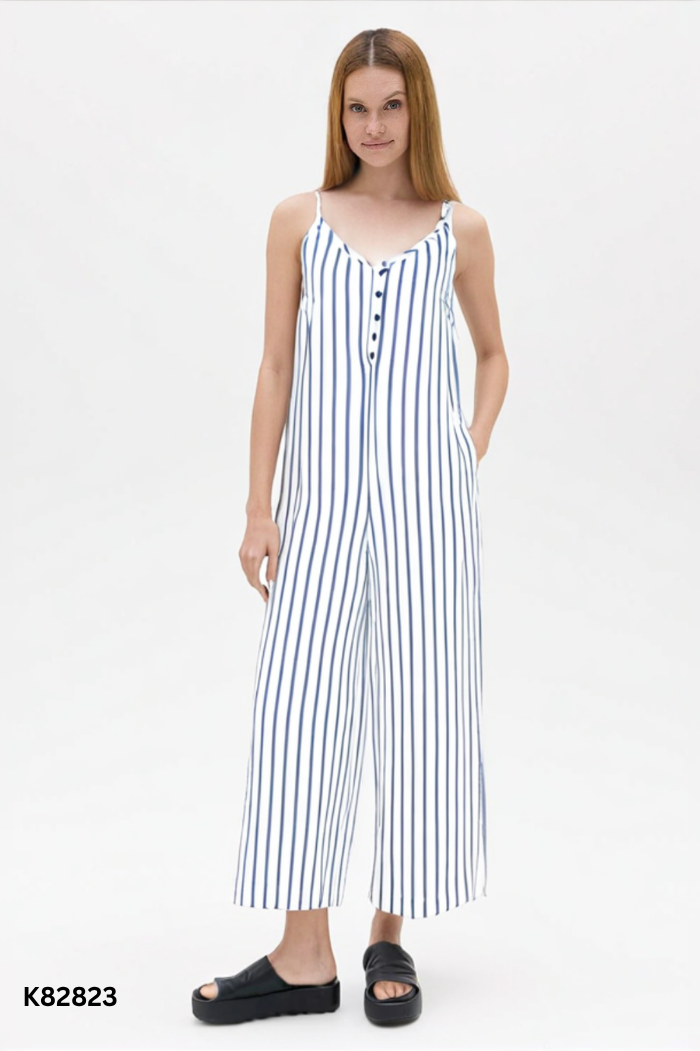 Jumpsuits hai dây trắng sọc xanh kèm đai