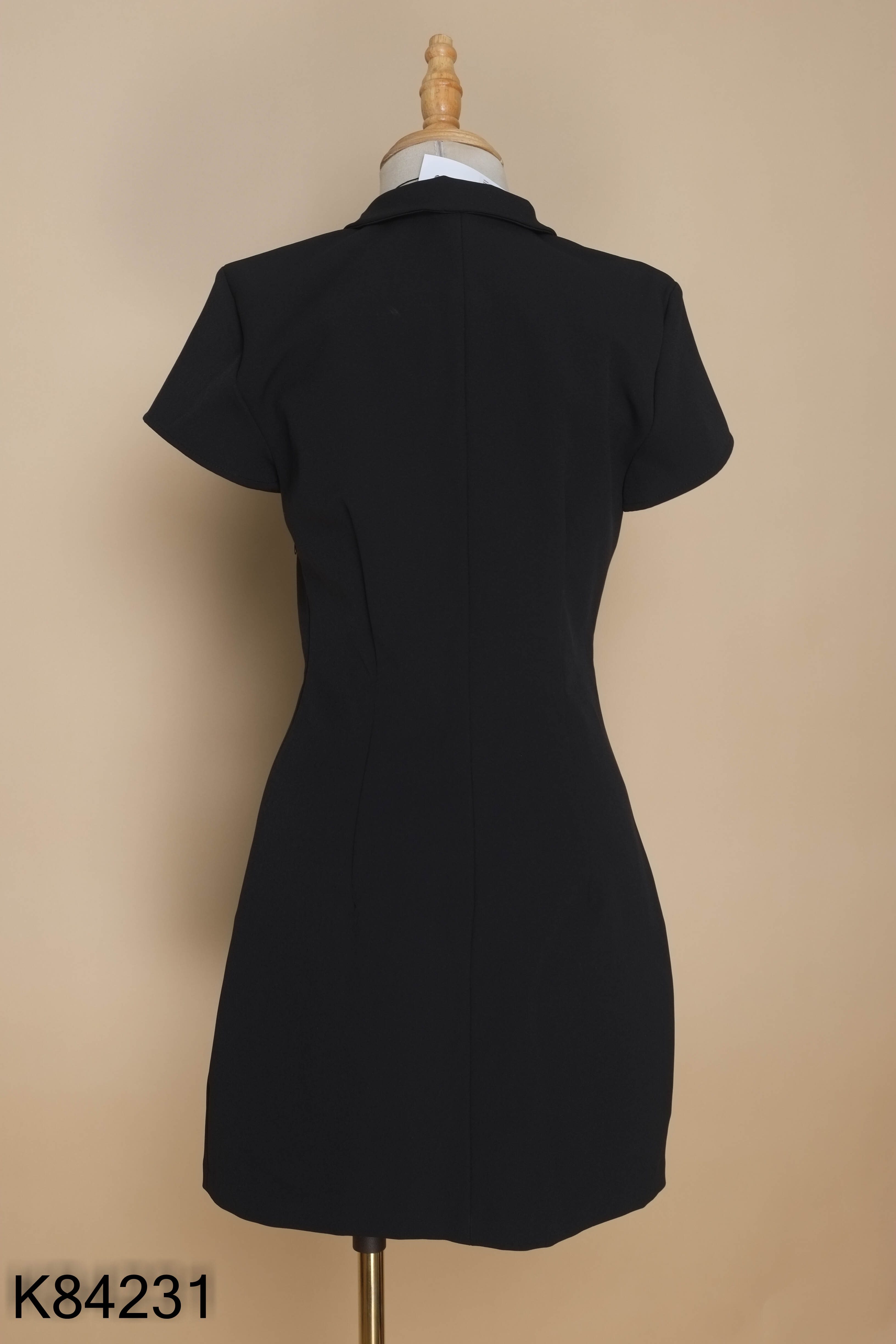 Váy đen ZARA cổ bẻ