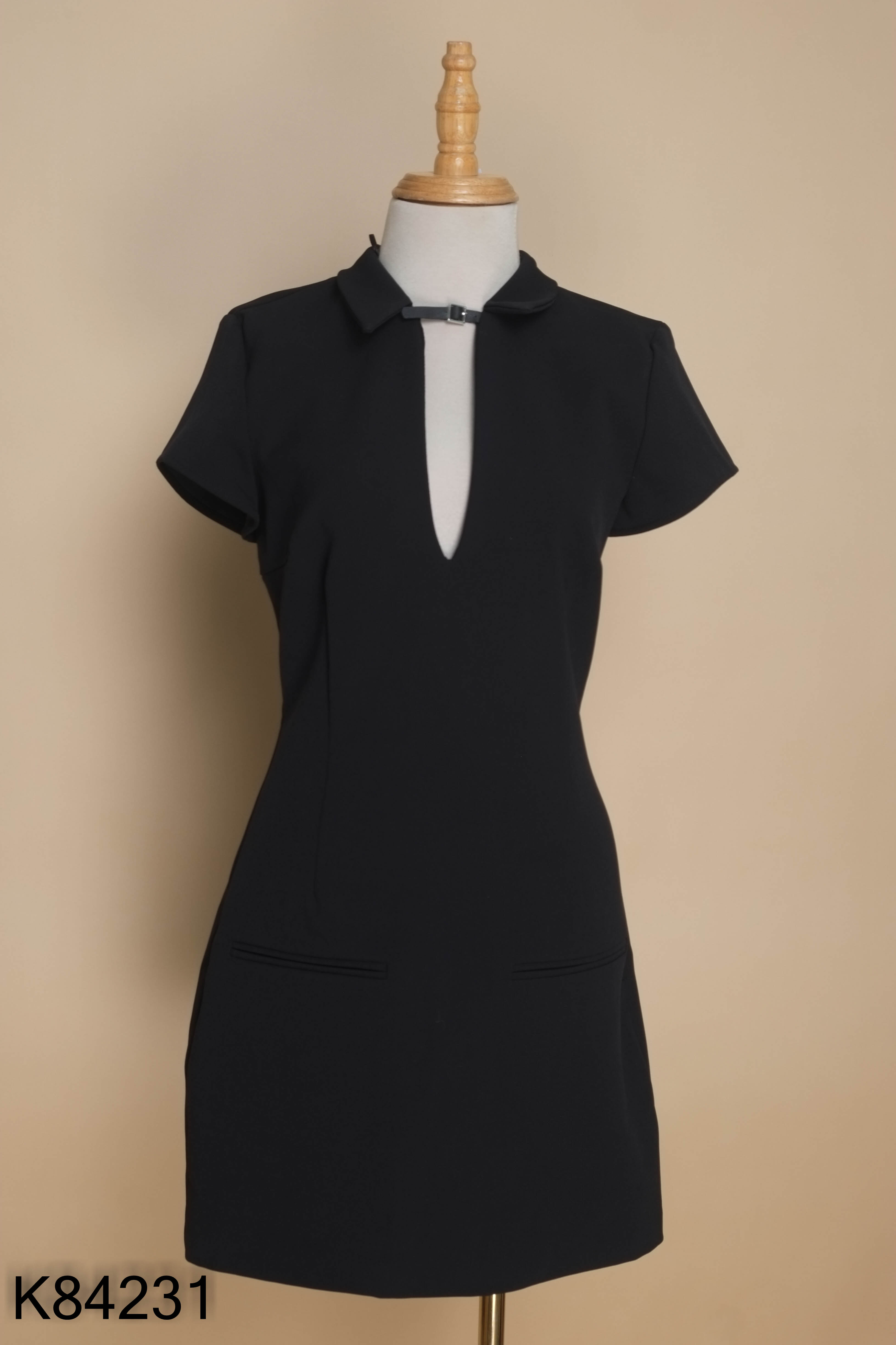 Váy đen ZARA cổ bẻ