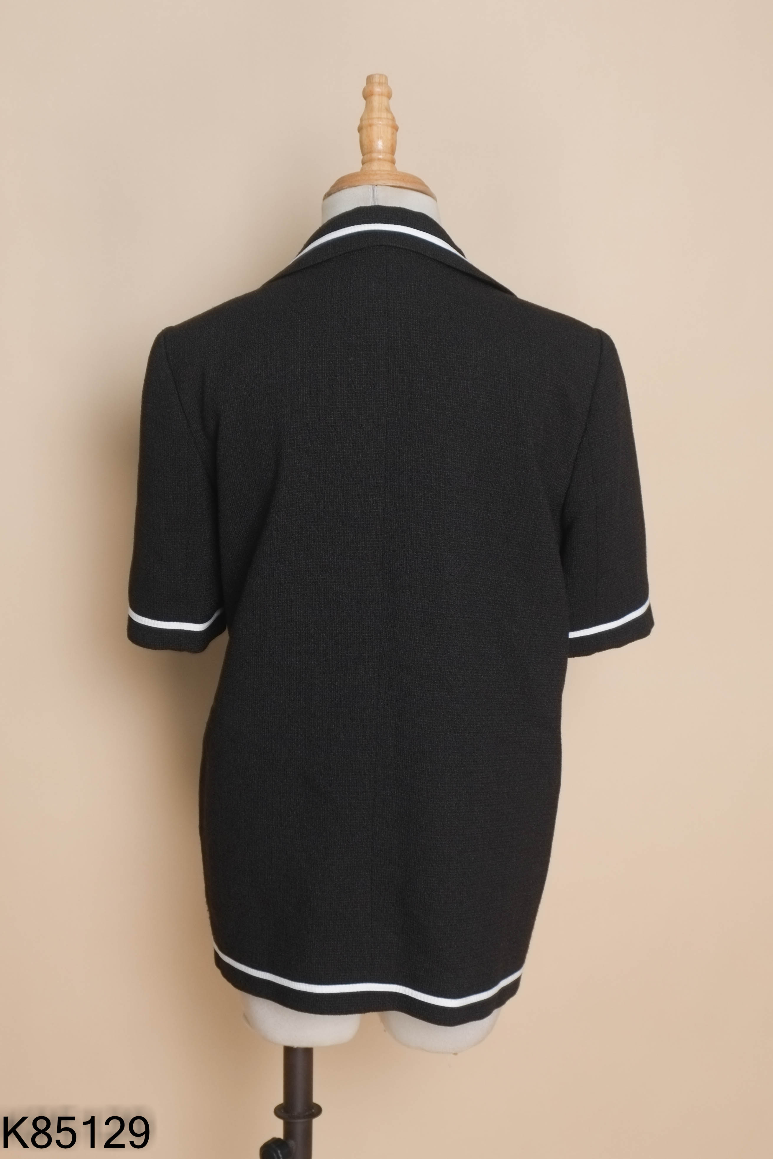 Áo khoác dạ đen D.WEAR viền trắng
